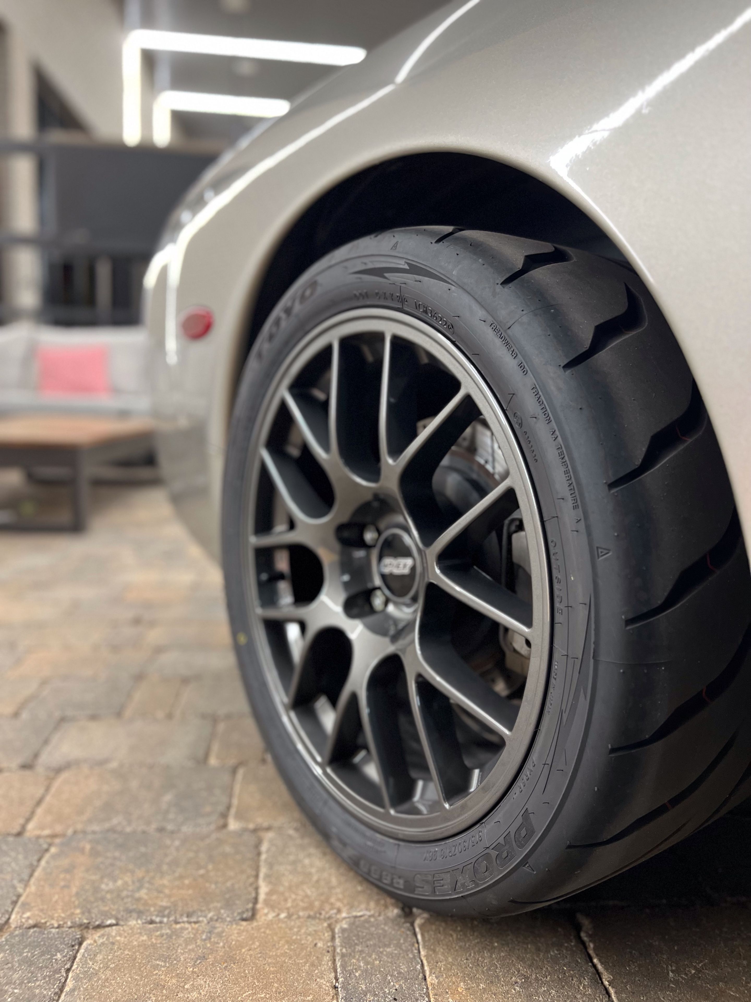 Silver Chevrolet C5 Corvette Base/Z51 with 18" EC-7 Apex wheels in Anthracite