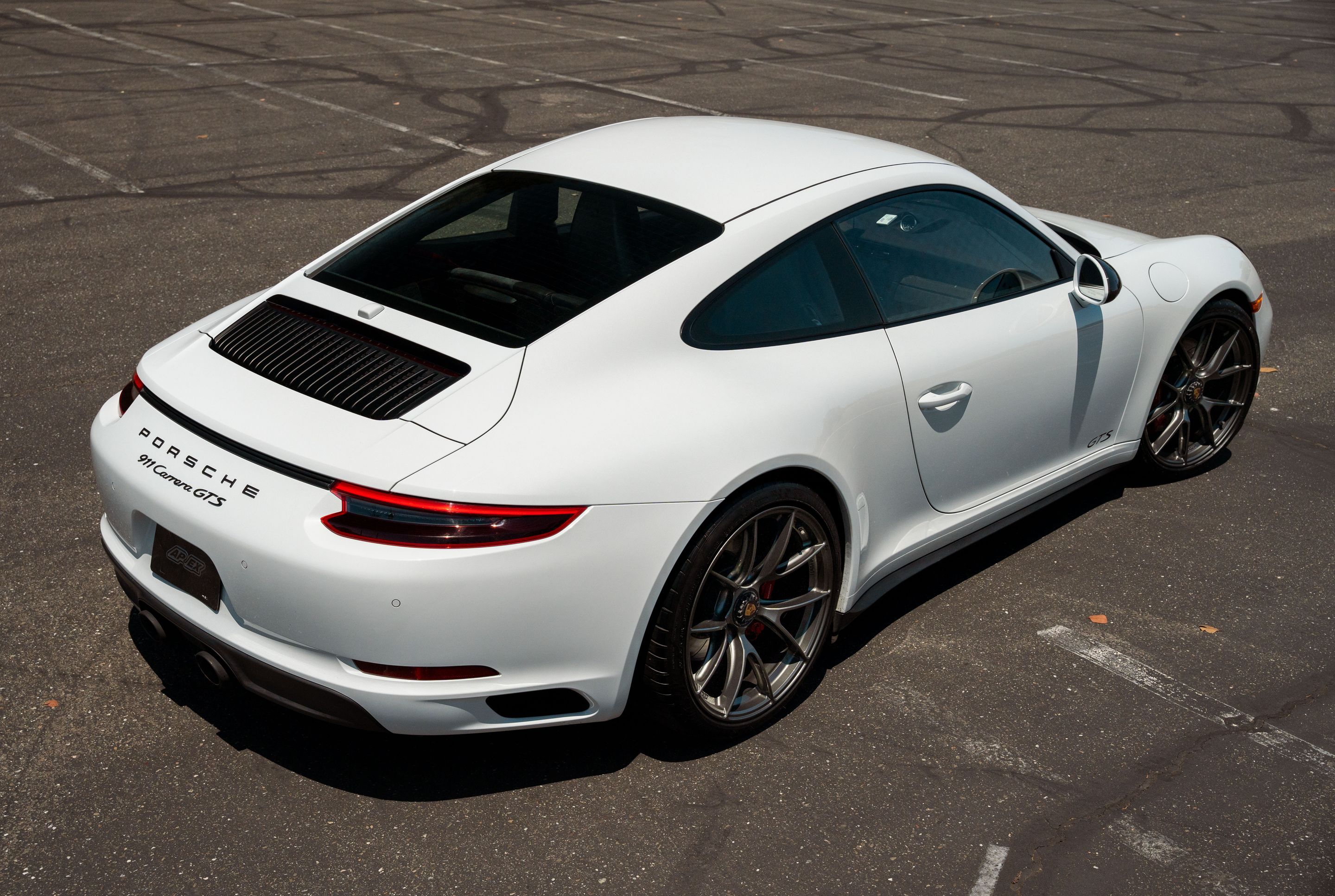 White Porsche 911 991.2 Carrera GTS with 20" VS-5RS Apex wheels in Anthracite