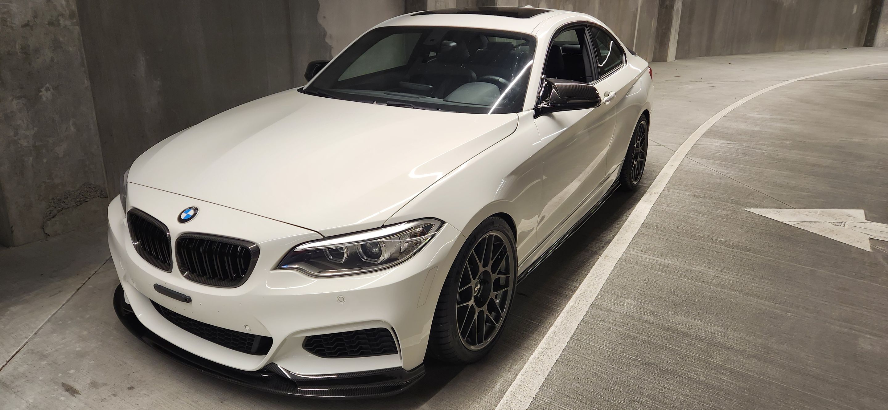 White BMW F22 Coupe 2 Series with 18" ARC-8 Apex wheels in Anthracite