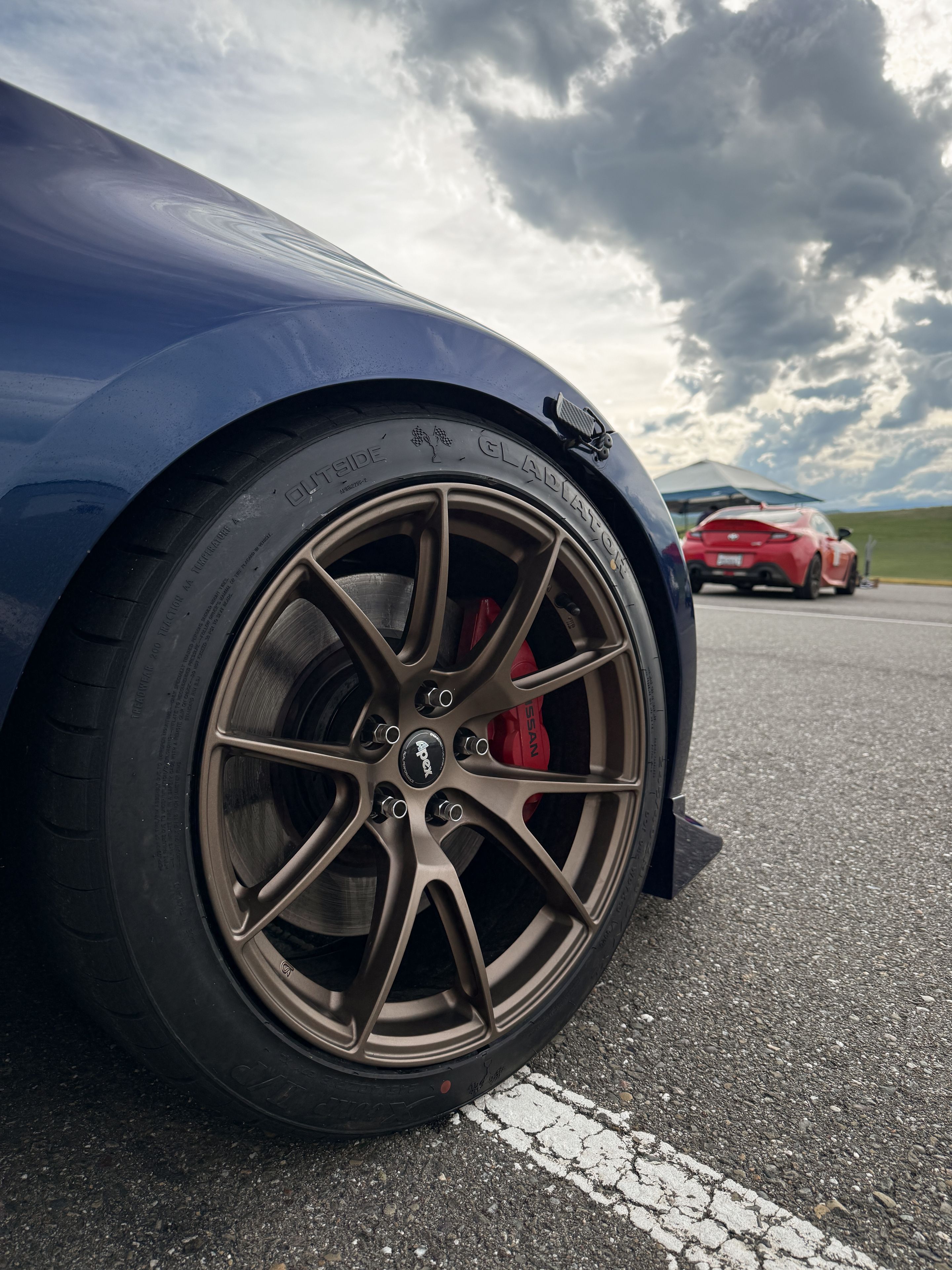 Blue Nissan 370Z with 18" VS-5 Apex wheels in Satin Bronze