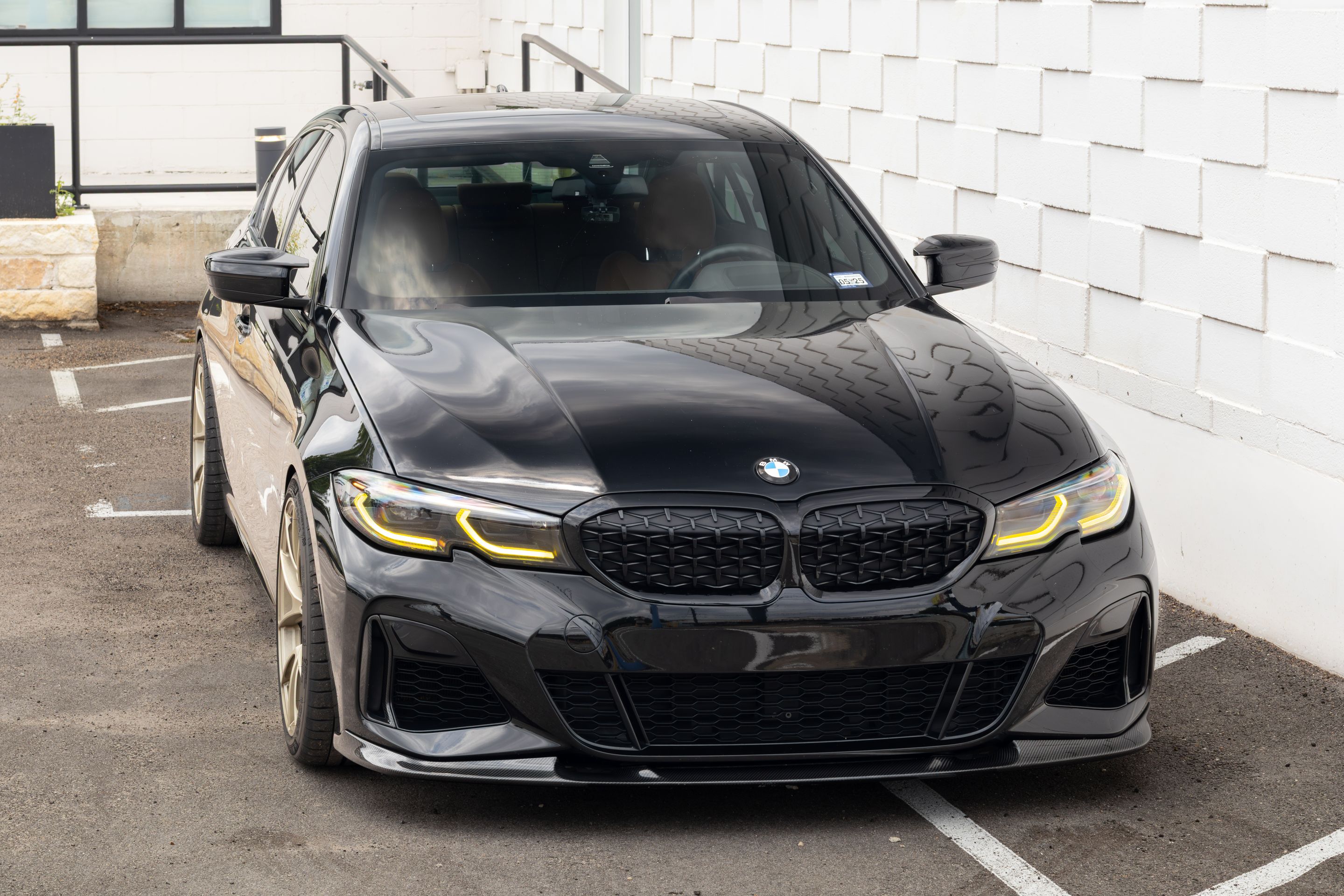 Black BMW G20 Sedan 3 Series with 19" VS-5RS Apex wheels in Motorsport Gold