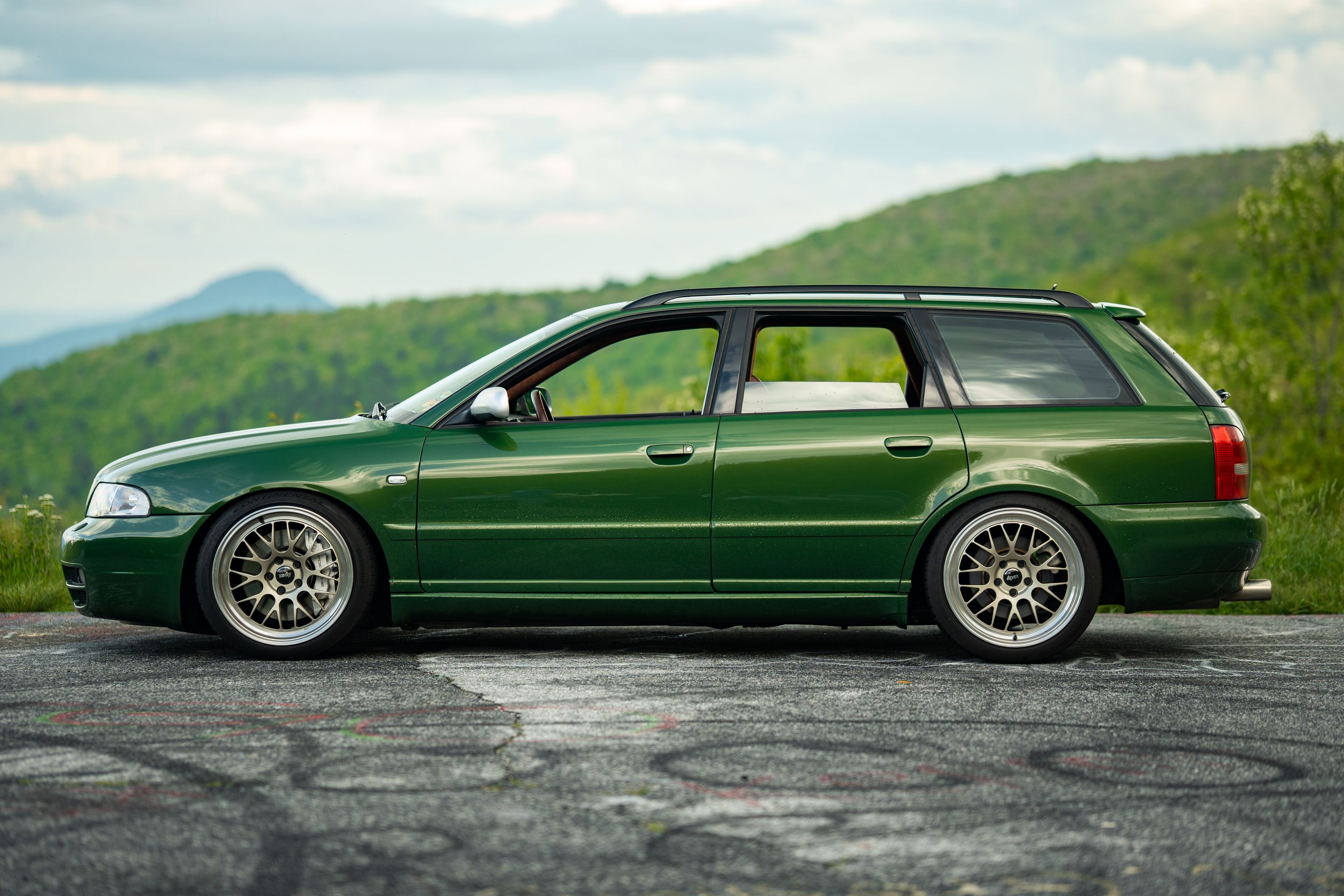 Green Audi B5 S4 Avant/Wagon with 18" ML-10RT Apex wheels in Machined Lip Gloss Motorsport Gold