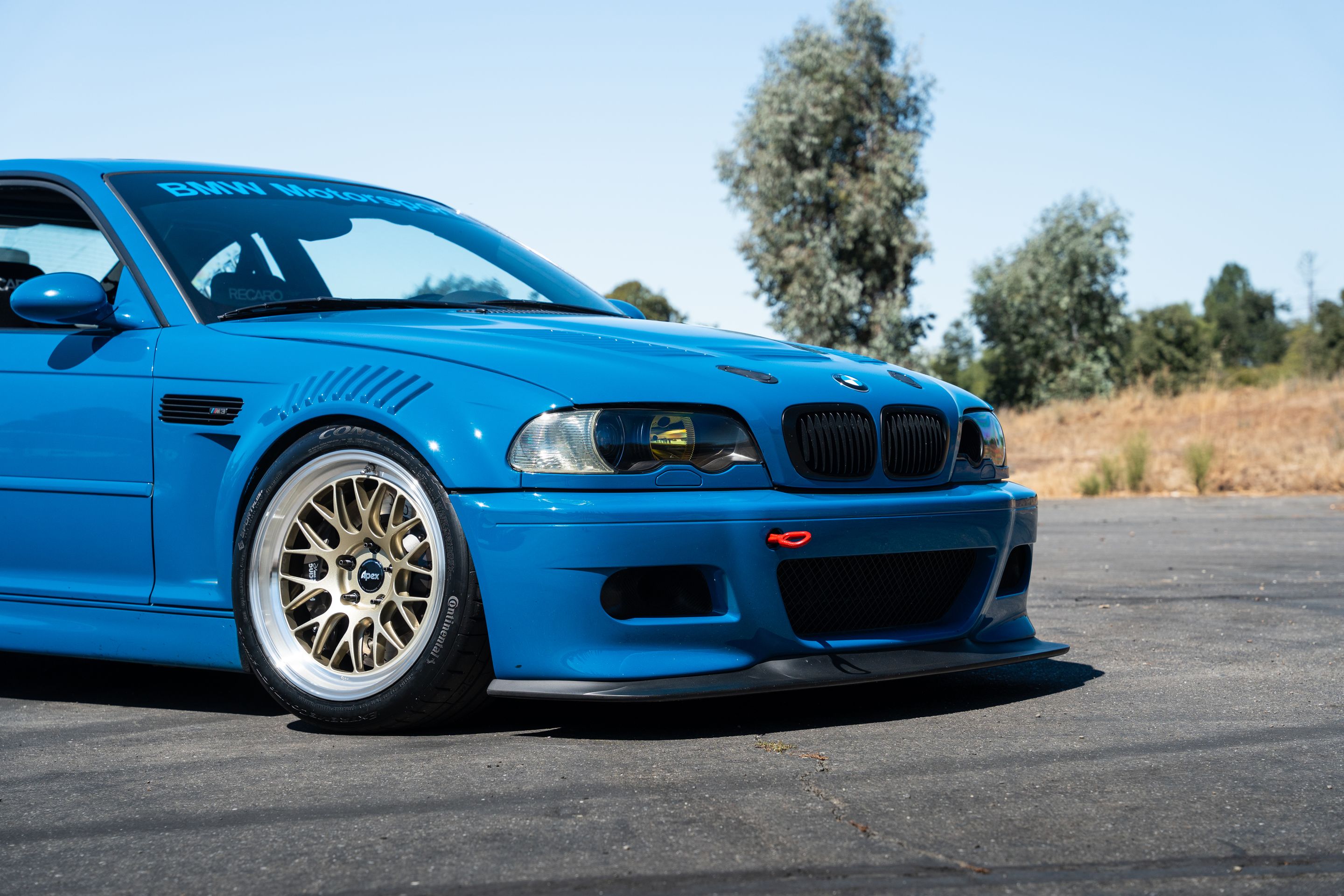 Blue BMW E46 M3 with 18" ML-10RT Apex wheels in Machined Lip Gloss Motorsport Gold