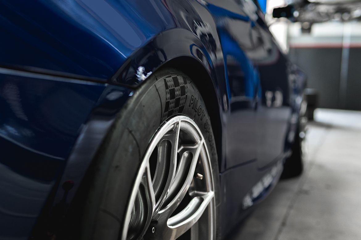 Blue BMW E92 Coupe M3 with 18" SM-10 Apex wheels in Anthracite
