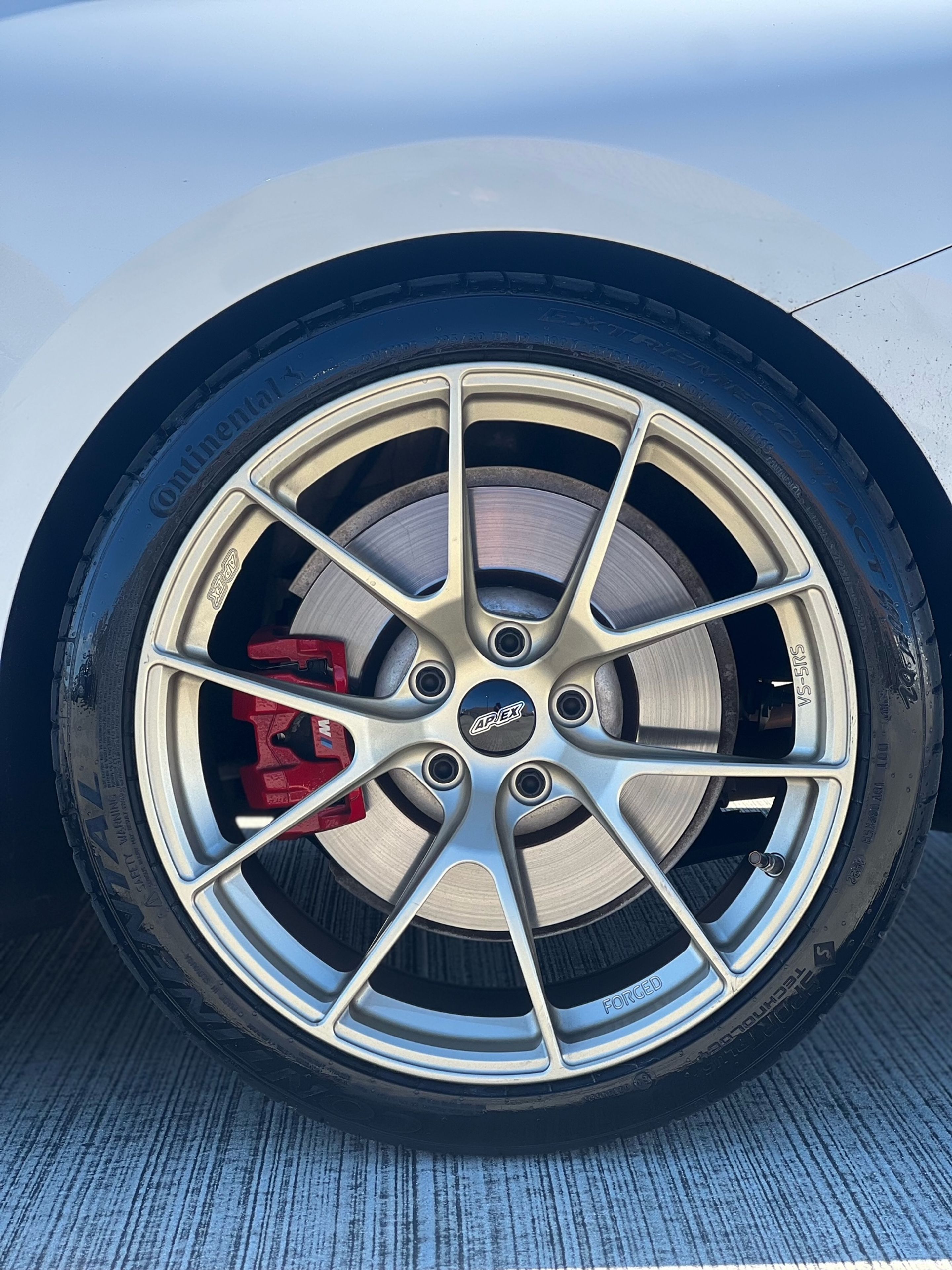 White BMW G42 2 Series with 19" VS-5RS Apex wheels in Motorsport Gold