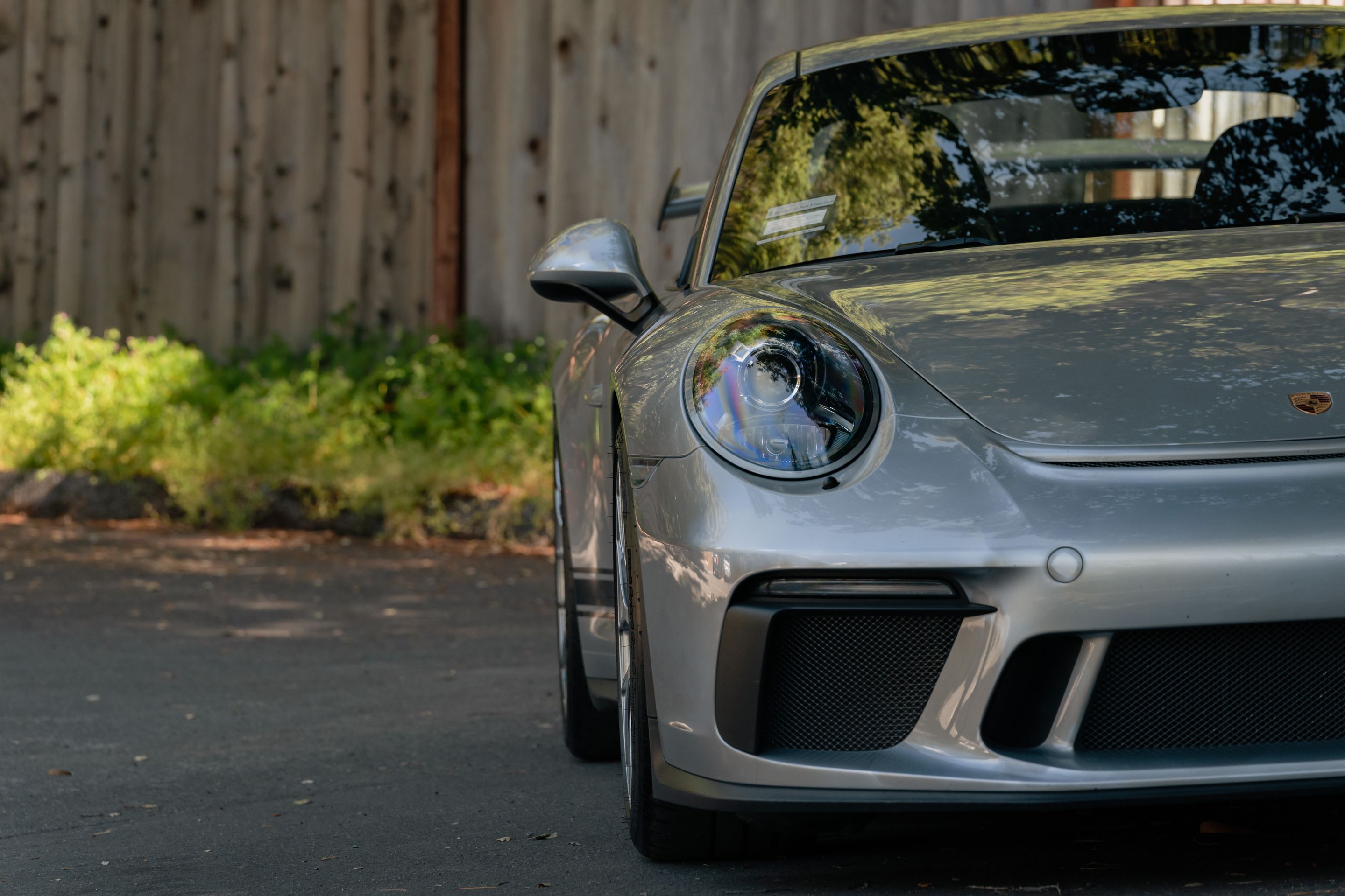 Silver Porsche 911 991.2 GT3 with 19" EC-7RS Apex wheels in Race Silver