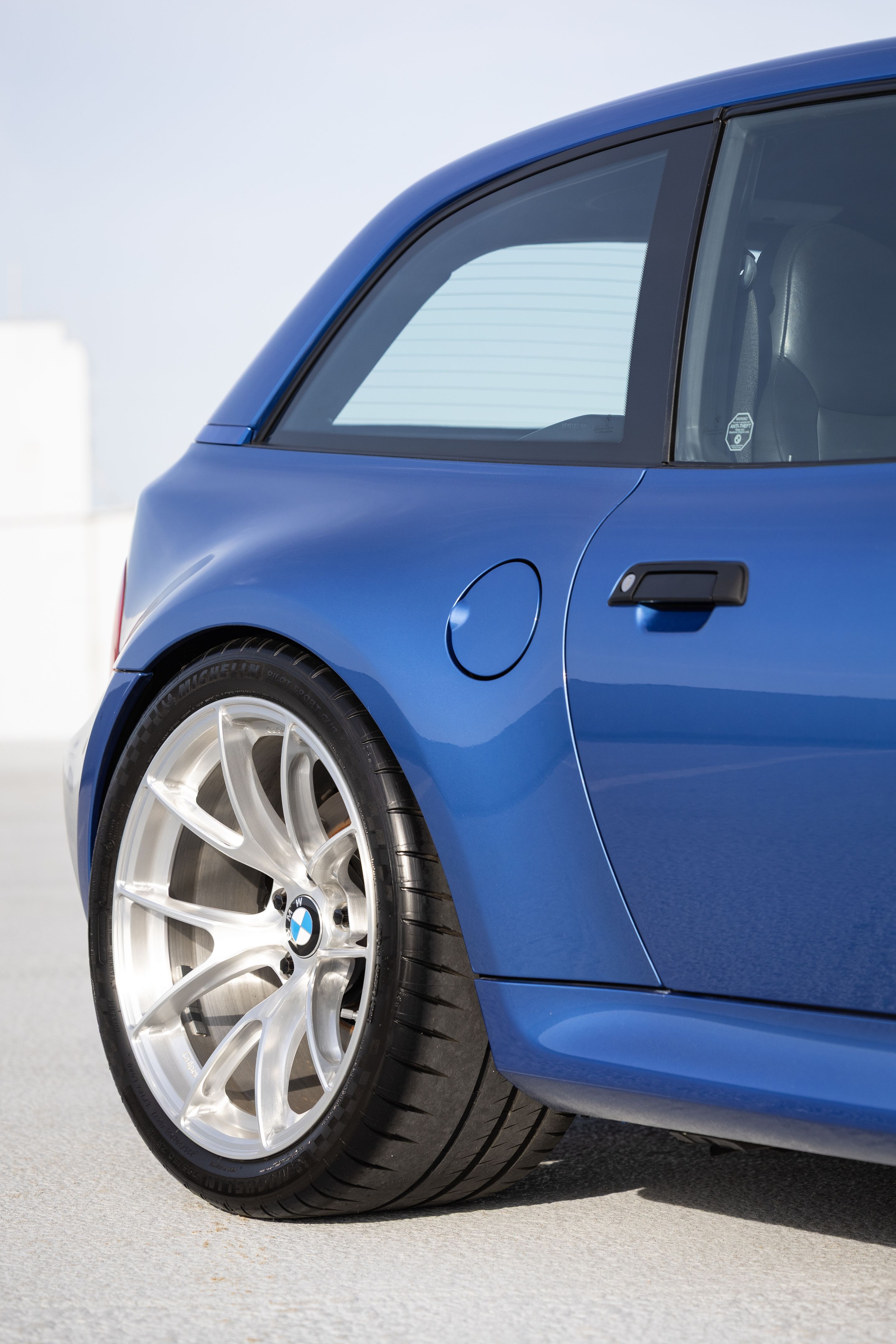 Blue BMW E36/8 Coupe Z3 M with 18" VS-5RS Apex wheels in Brushed Clear