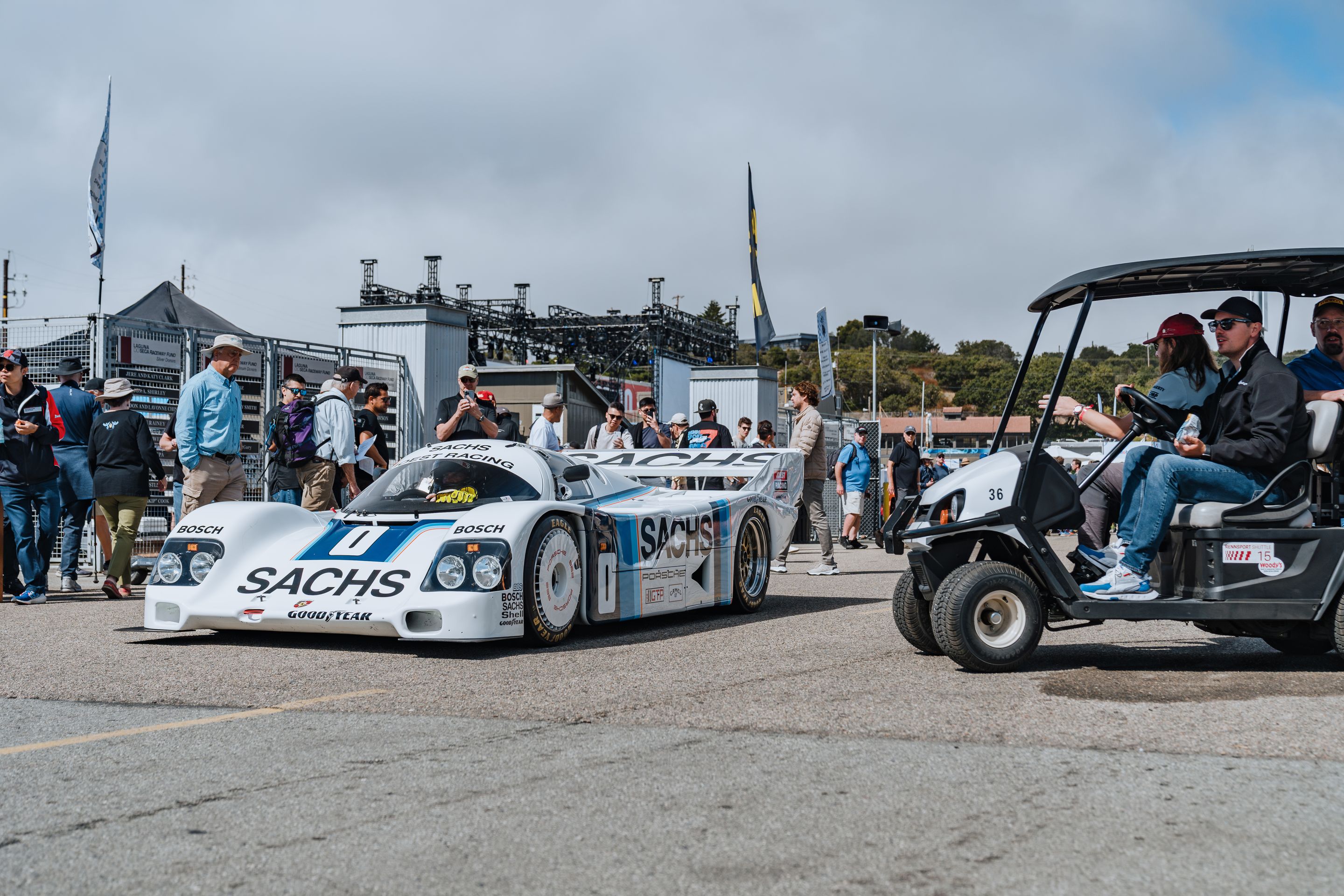 White Porsche 911 996 GT2 with 18" EC-7RS Apex wheels in Anthracite