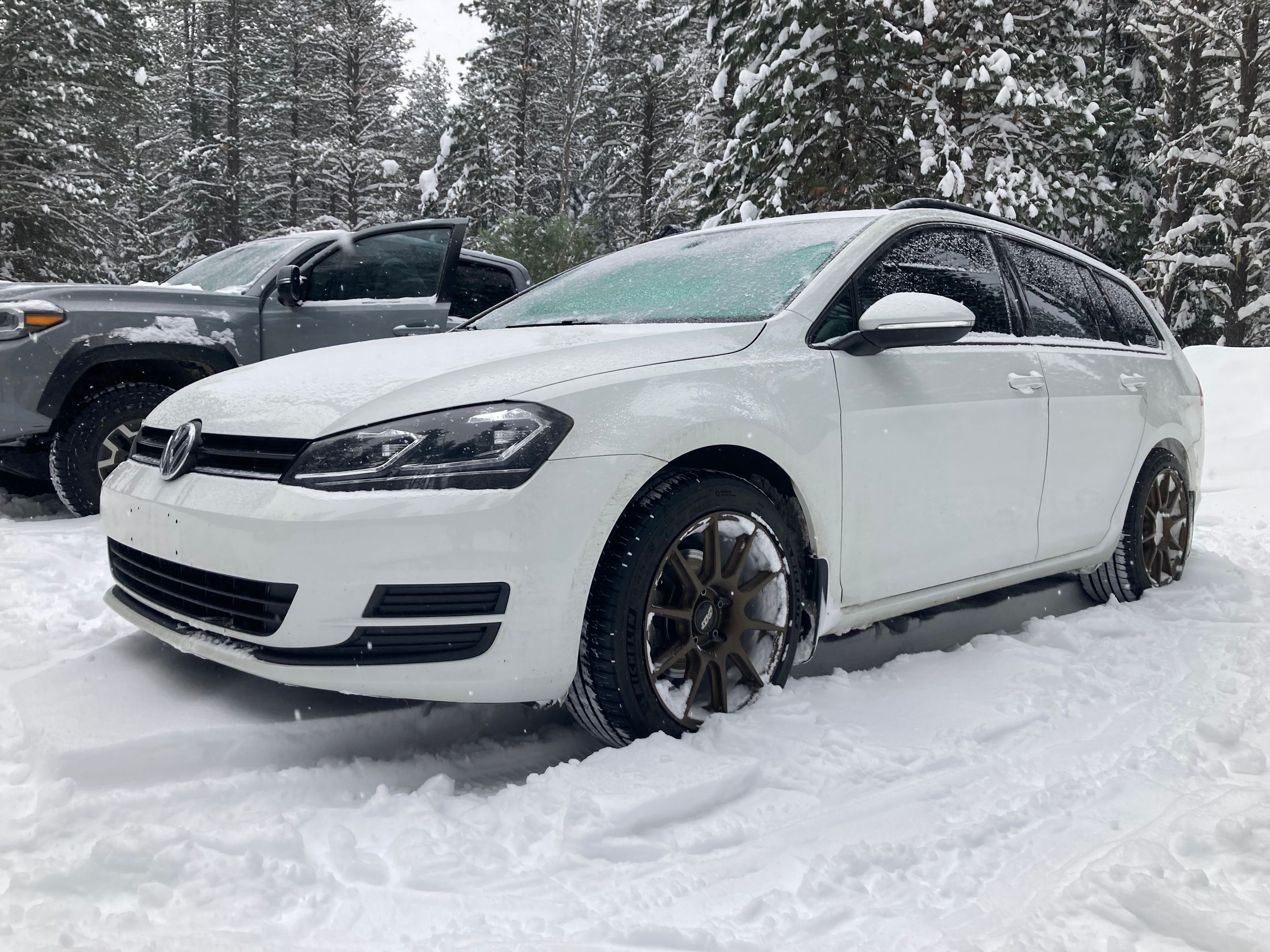 White VW MK7 Alltrack/SportWagen Golf SportWagen with 17" SM-10 Apex wheels in Satin Bronze