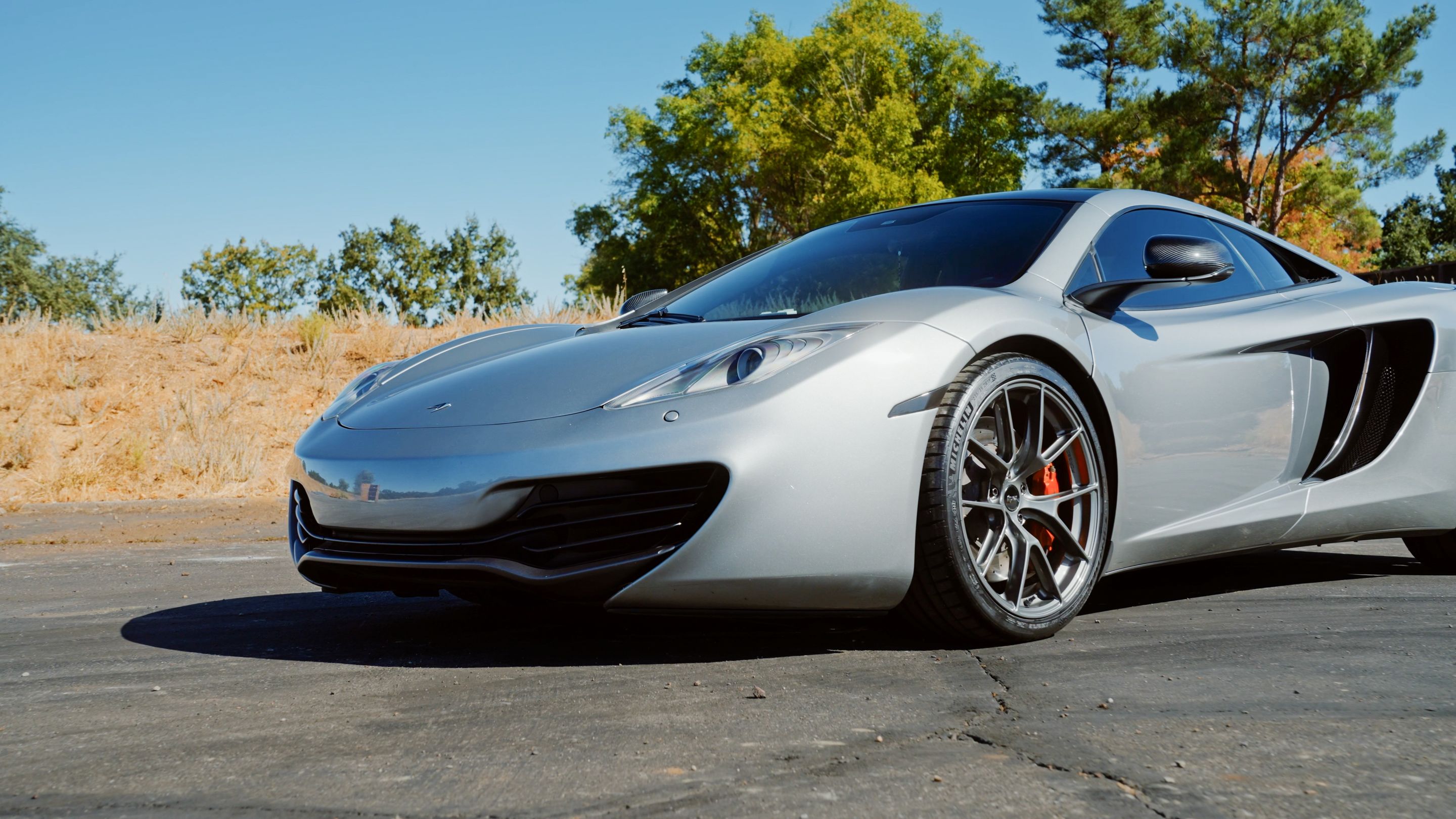 Silver McLaren MP4-12C with 19"/20" VS-5RS Apex wheels in Anthracite