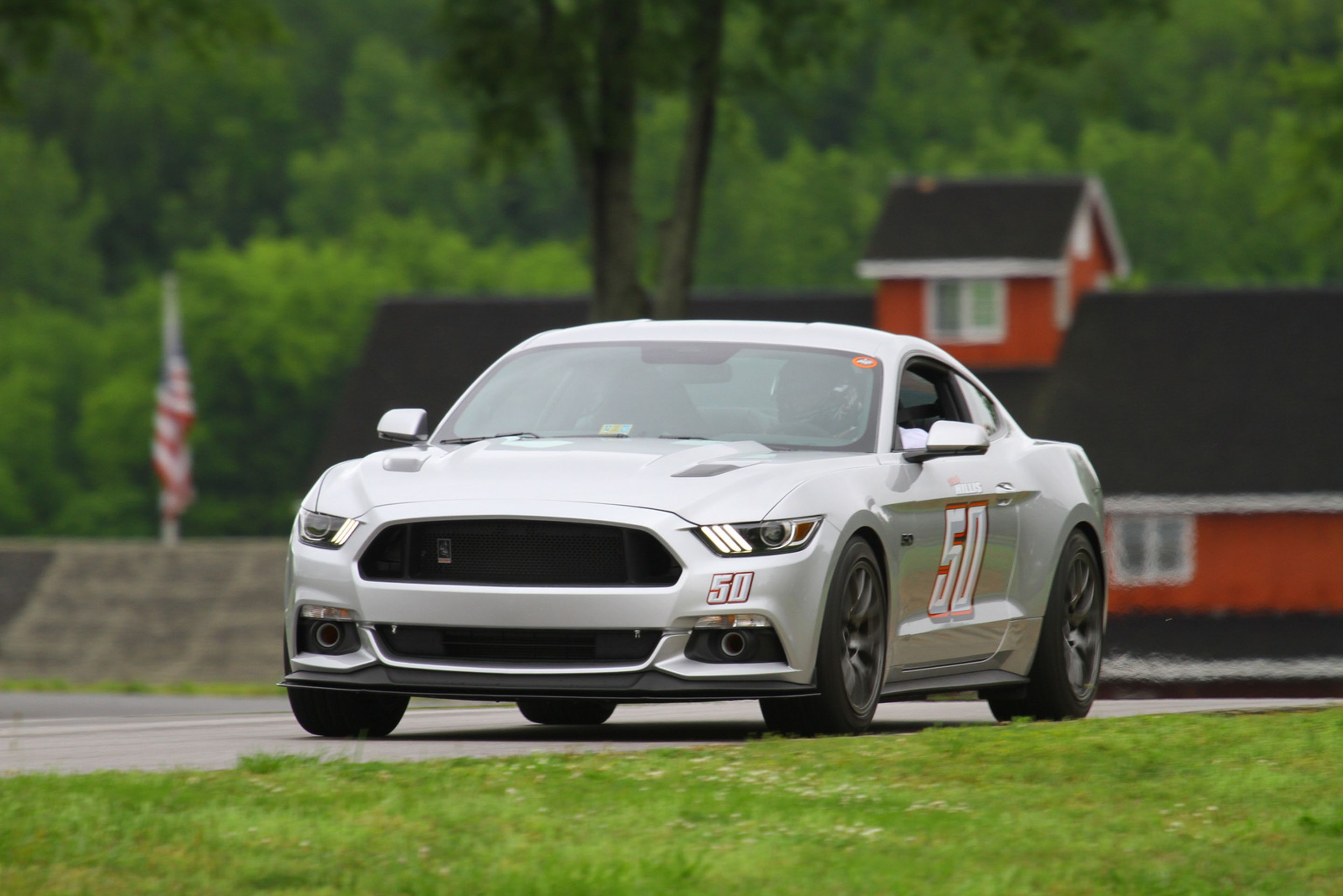 Silver Ford S550 Mustang GT with 18" EC-7 Apex wheels in Anthracite