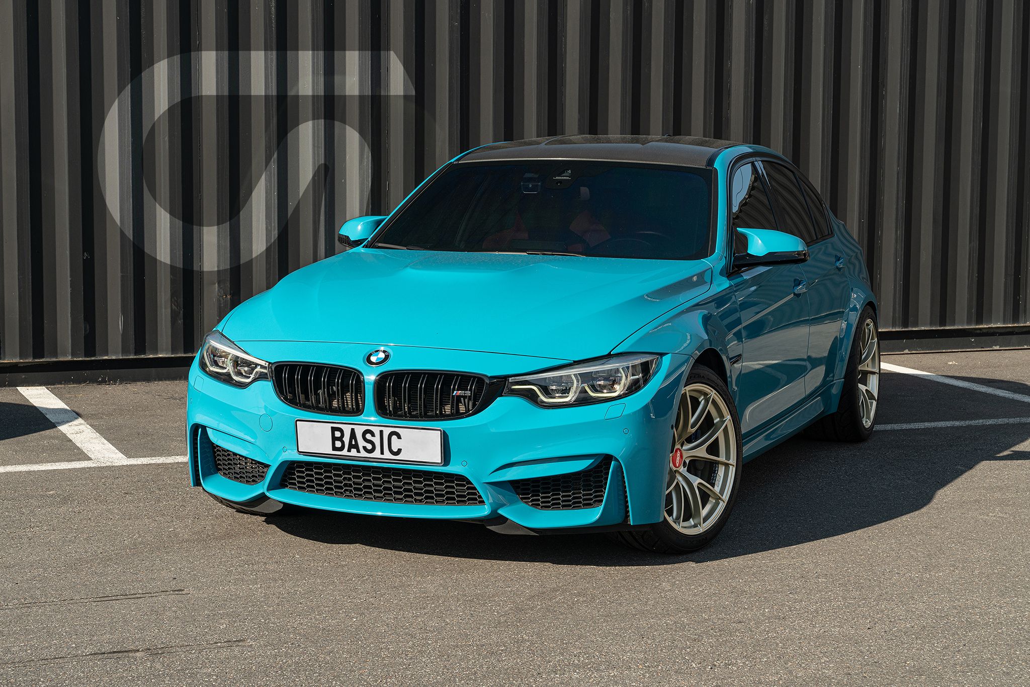 Blue BMW F80 M3 with 19" VS-5RS Apex wheels in Motorsport Gold
