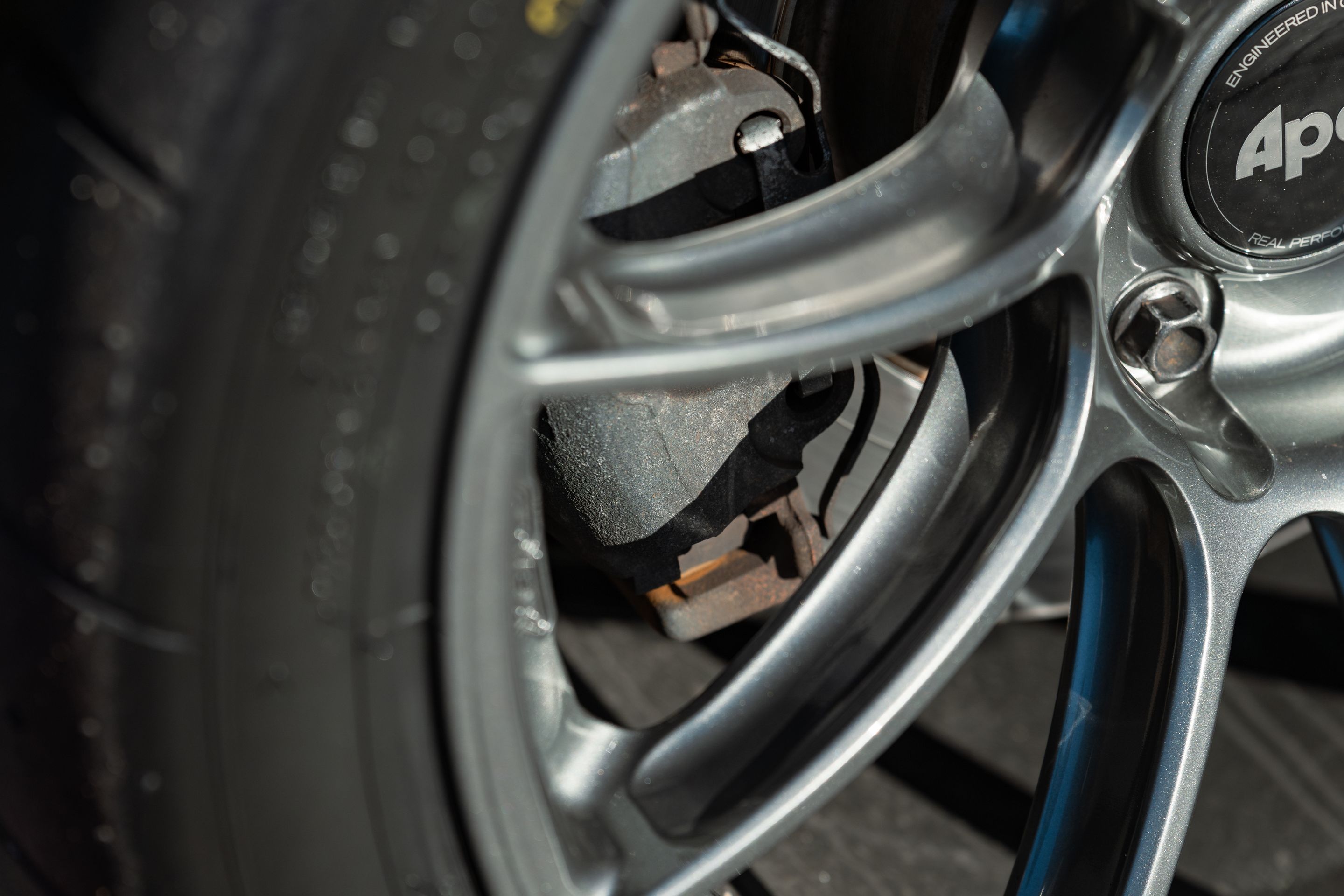 Red BMW E46 M3 with 18" SM-10RS Apex wheels in Anthracite