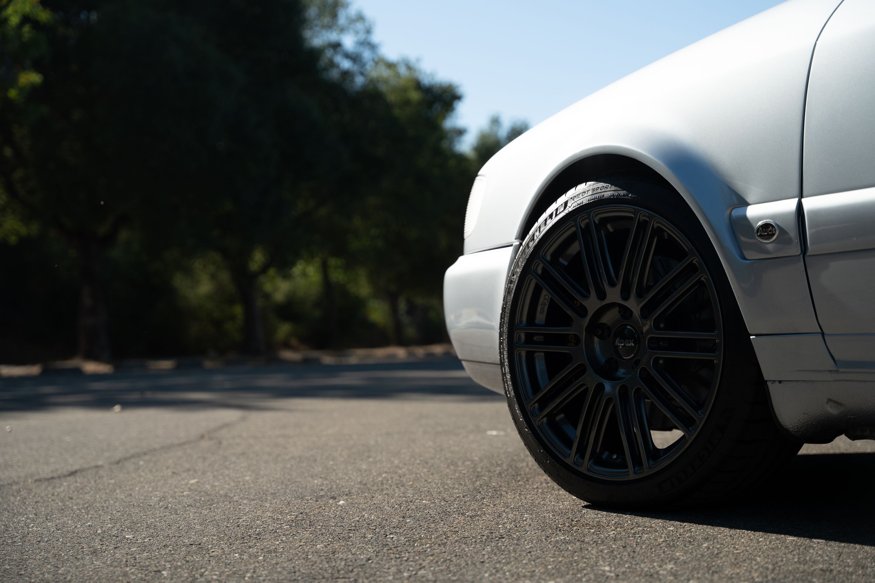Silver Audi C4 S6 Avant/Wagon with 18" TC-10RT Apex wheels in Anthracite
