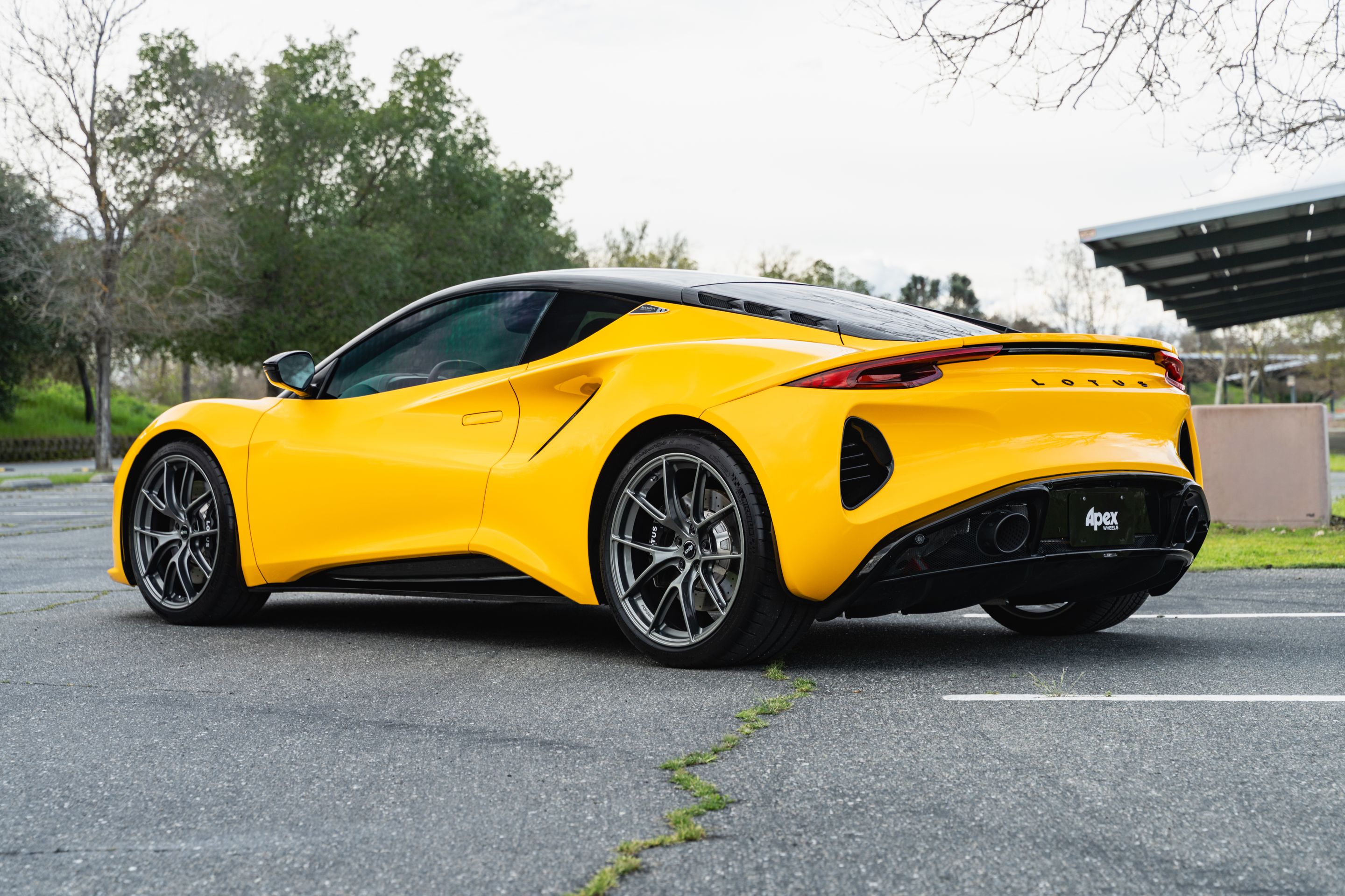 Yellow Lotus Emira with 20" VS-5RS Apex wheels in Anthracite