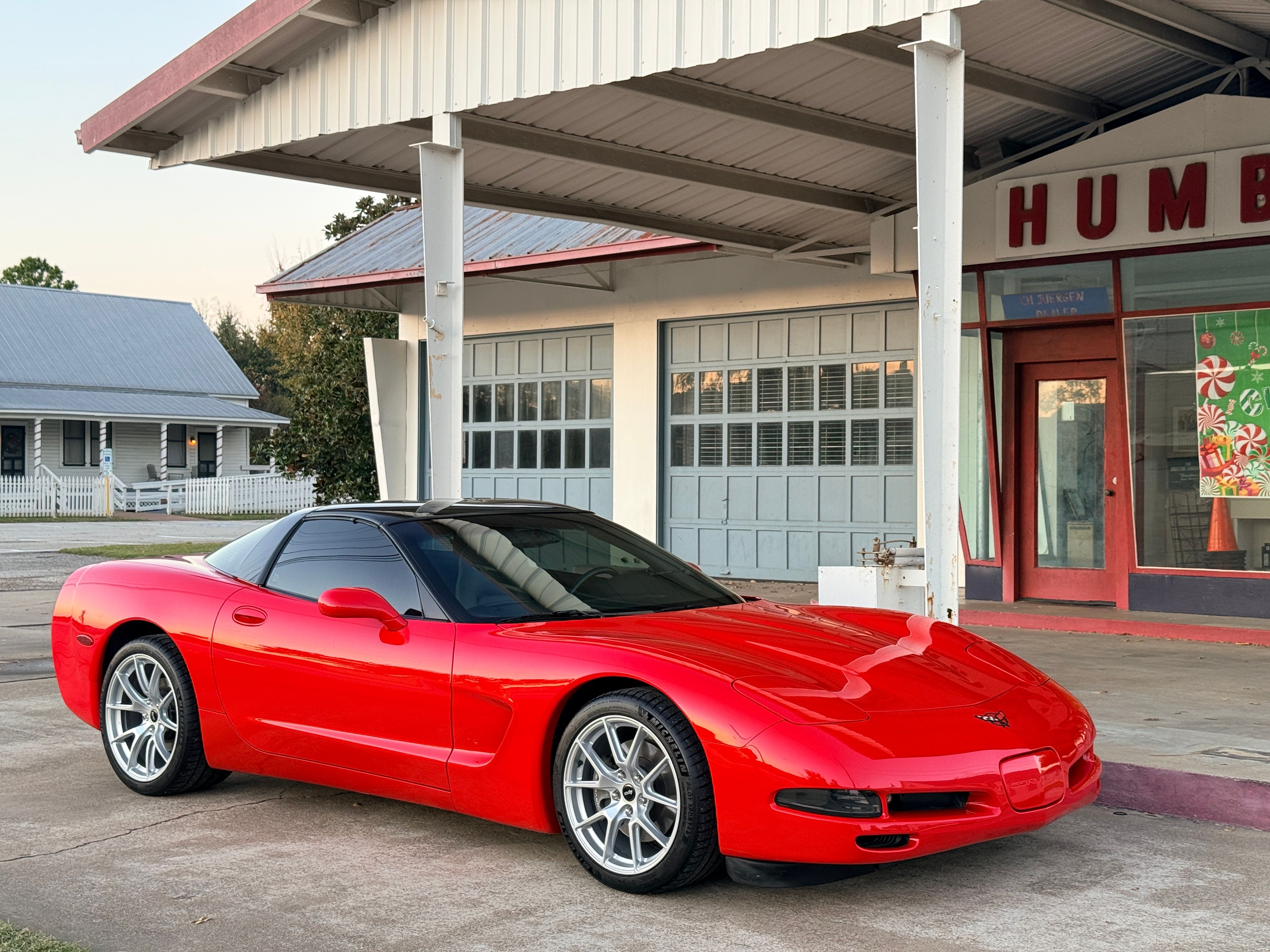 Red Chevrolet Corvette - VS-5 in Race Silver