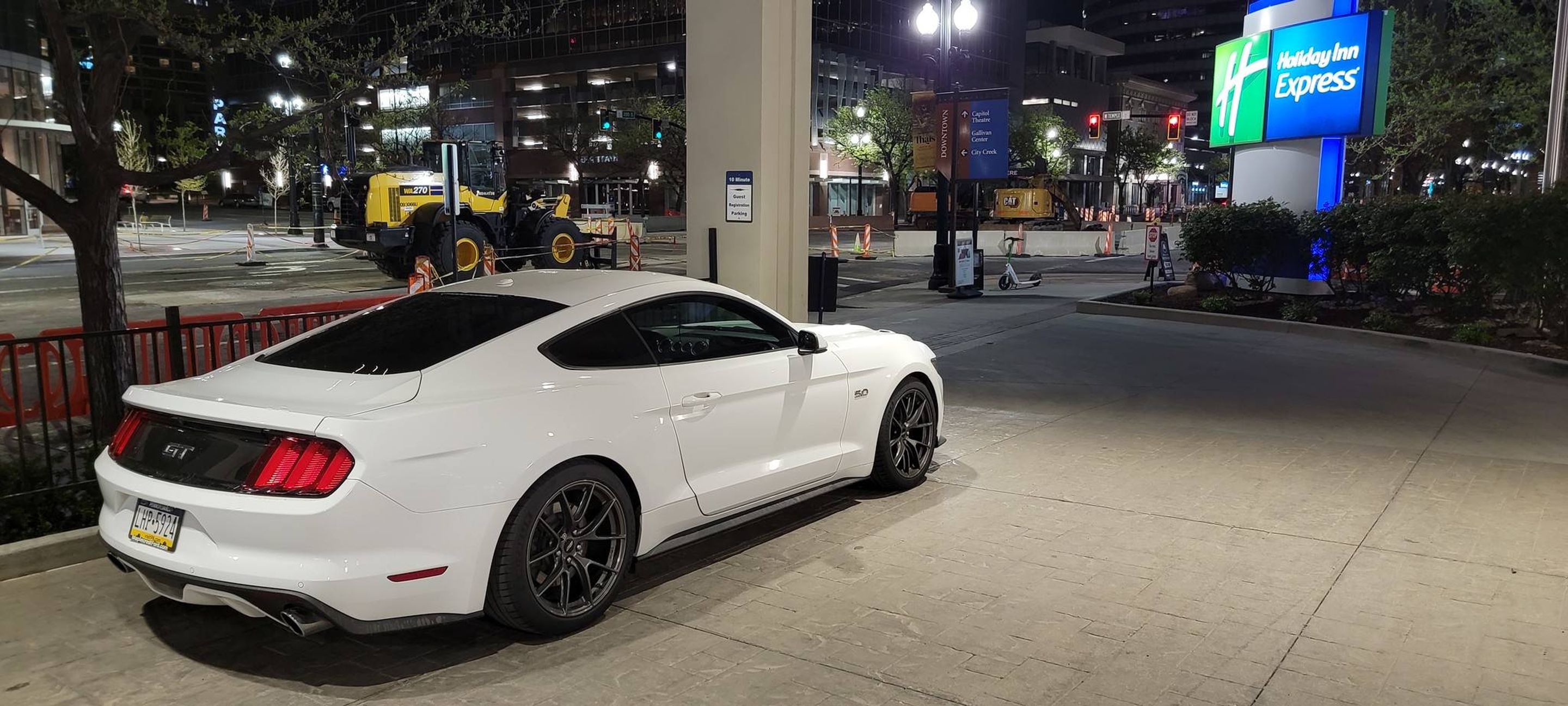 White Ford S550 Mustang GT with 19" VS-5RS Apex wheels in Anthracite