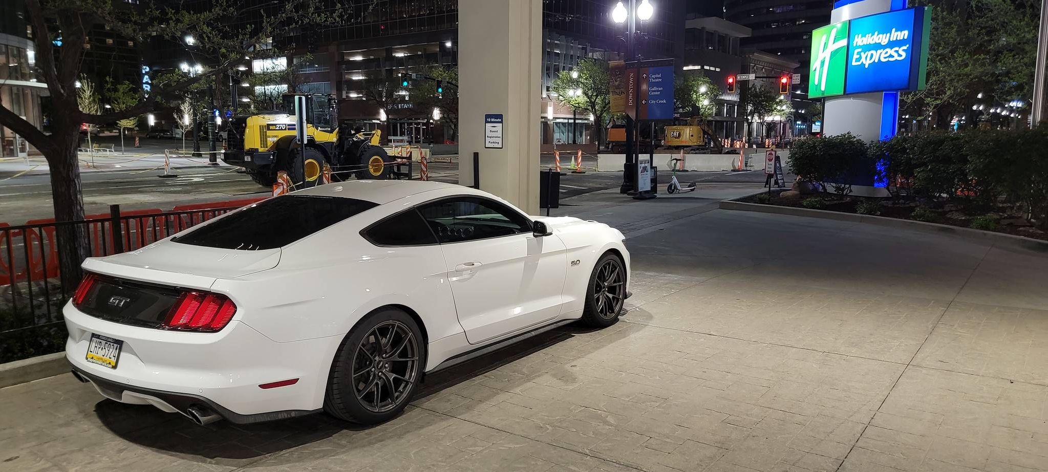 White Ford S550 Mustang GT with 19" VS-5RS Apex wheels in Anthracite