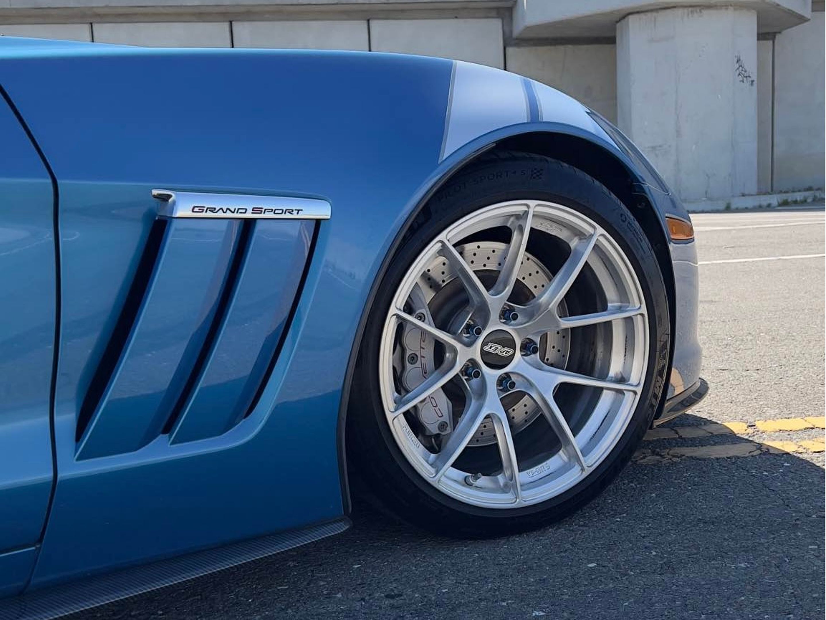 Blue Chevrolet C6 Corvette Grand Sport with 18"/19" VS-5RS Apex wheels in Brushed Clear