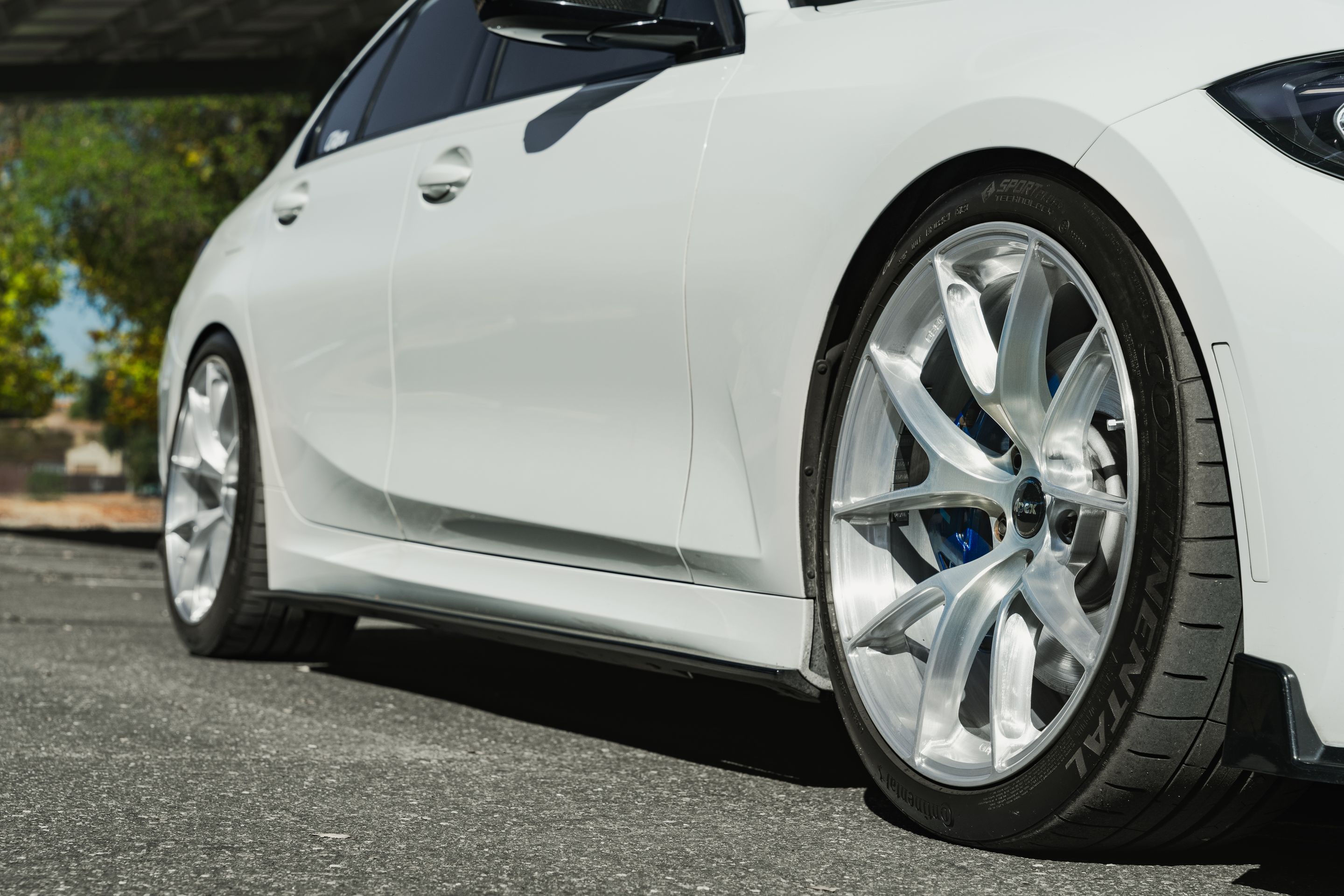 White BMW G20 Sedan 3 Series with 19" VS-5RS Apex wheels in Brushed Clear