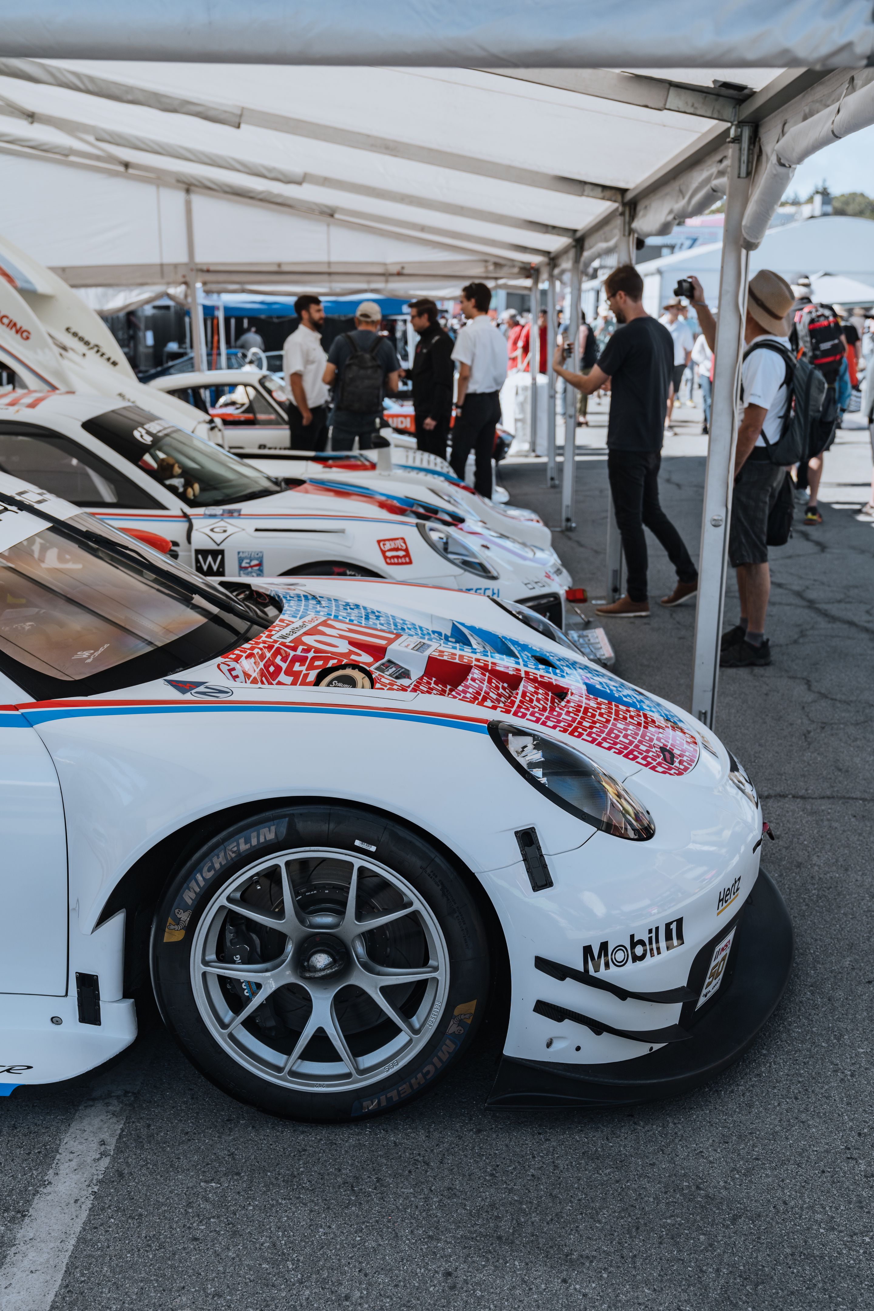 White Porsche 911 996 GT2 with 18" EC-7RS Apex wheels in Anthracite
