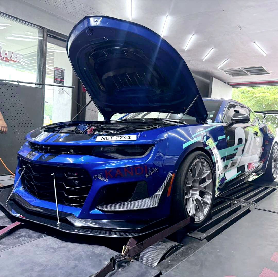 Blue Chevrolet 6th Gen Camaro ZL1 with 19" EC-7RS Apex wheels in Brushed Clear