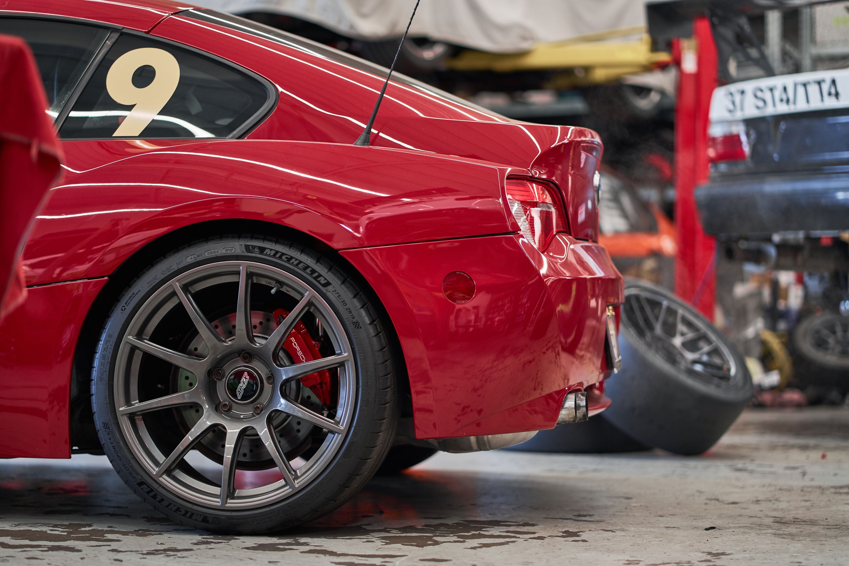 Red BMW E86 Coupe Z4 M with 19" SM-10 Apex wheels in Anthracite