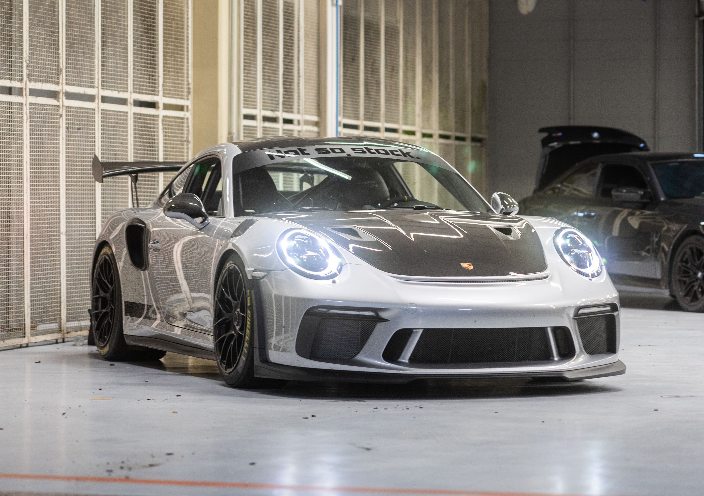 Silver Porsche 911 991.2 GT3 RS with 19" EC-7RS Apex wheels in Satin Black