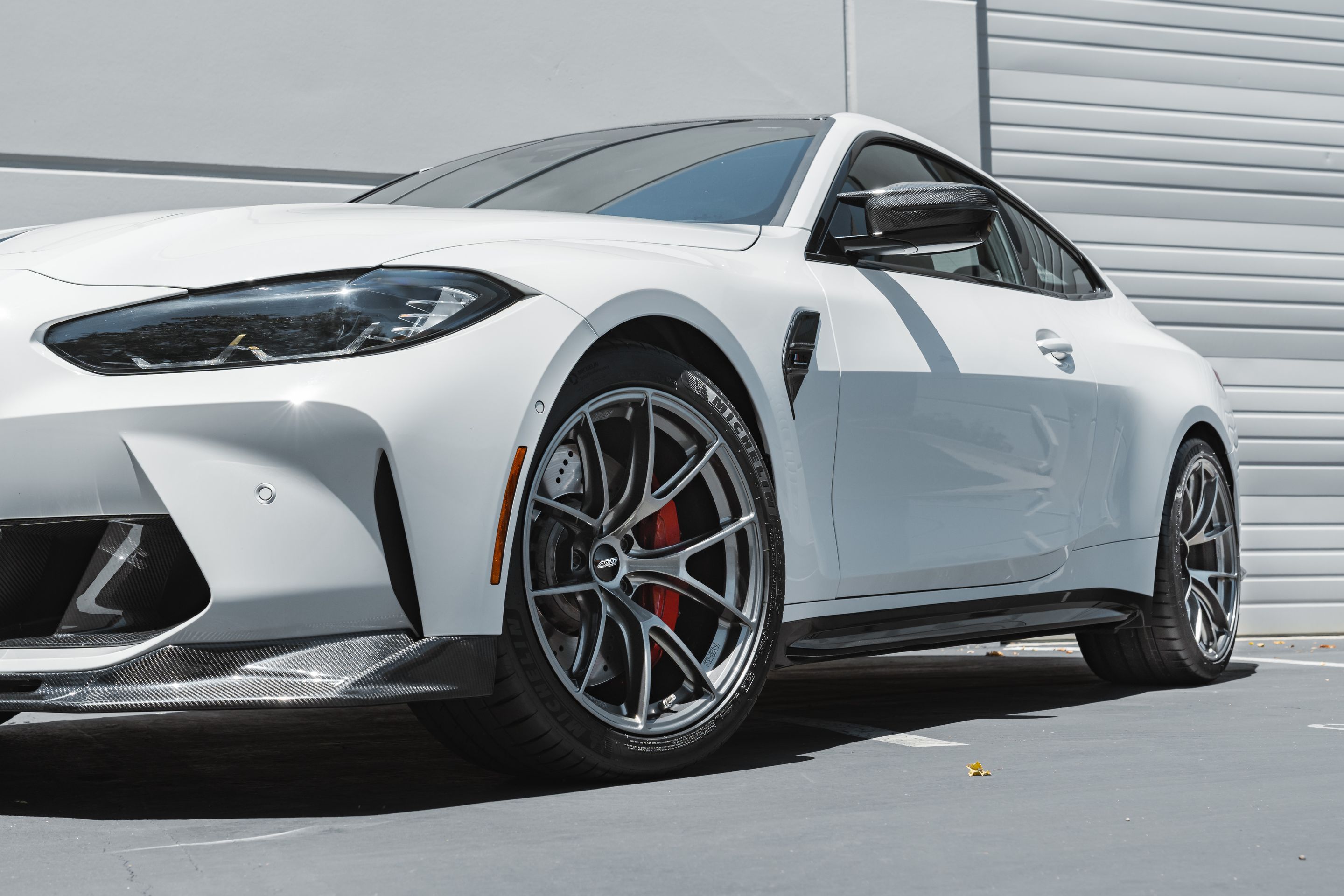 White BMW G82 Coupe M4 with 19"/20" VS-5RS Apex wheels in Anthracite