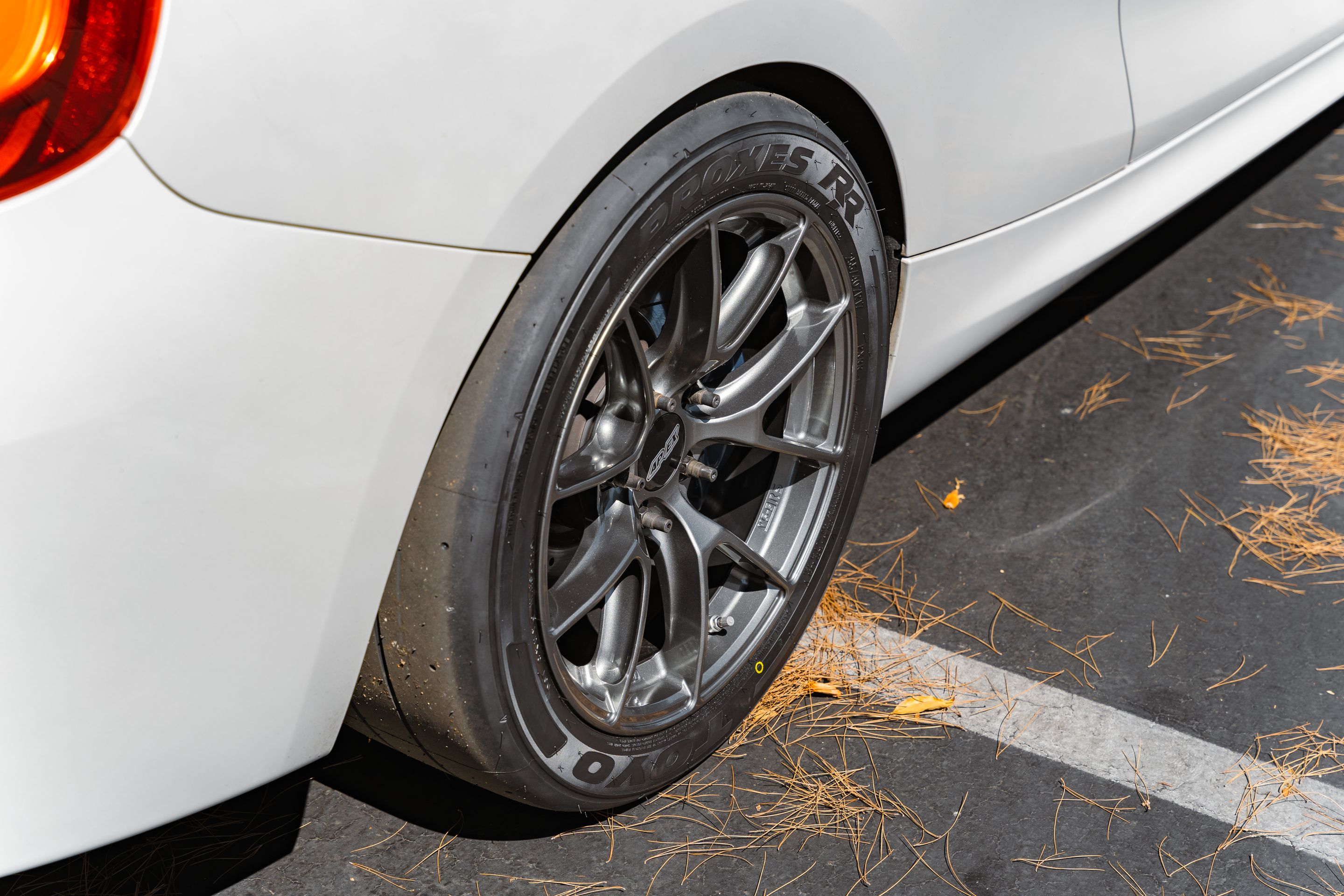 White BMW F22 Coupe 2 Series with 17" VS-5RS Apex wheels in Anthracite