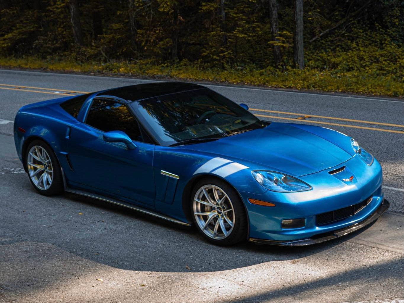 Blue Chevrolet C6 Corvette Grand Sport with 18"/19" VS-5RS Apex wheels in Brushed Clear
