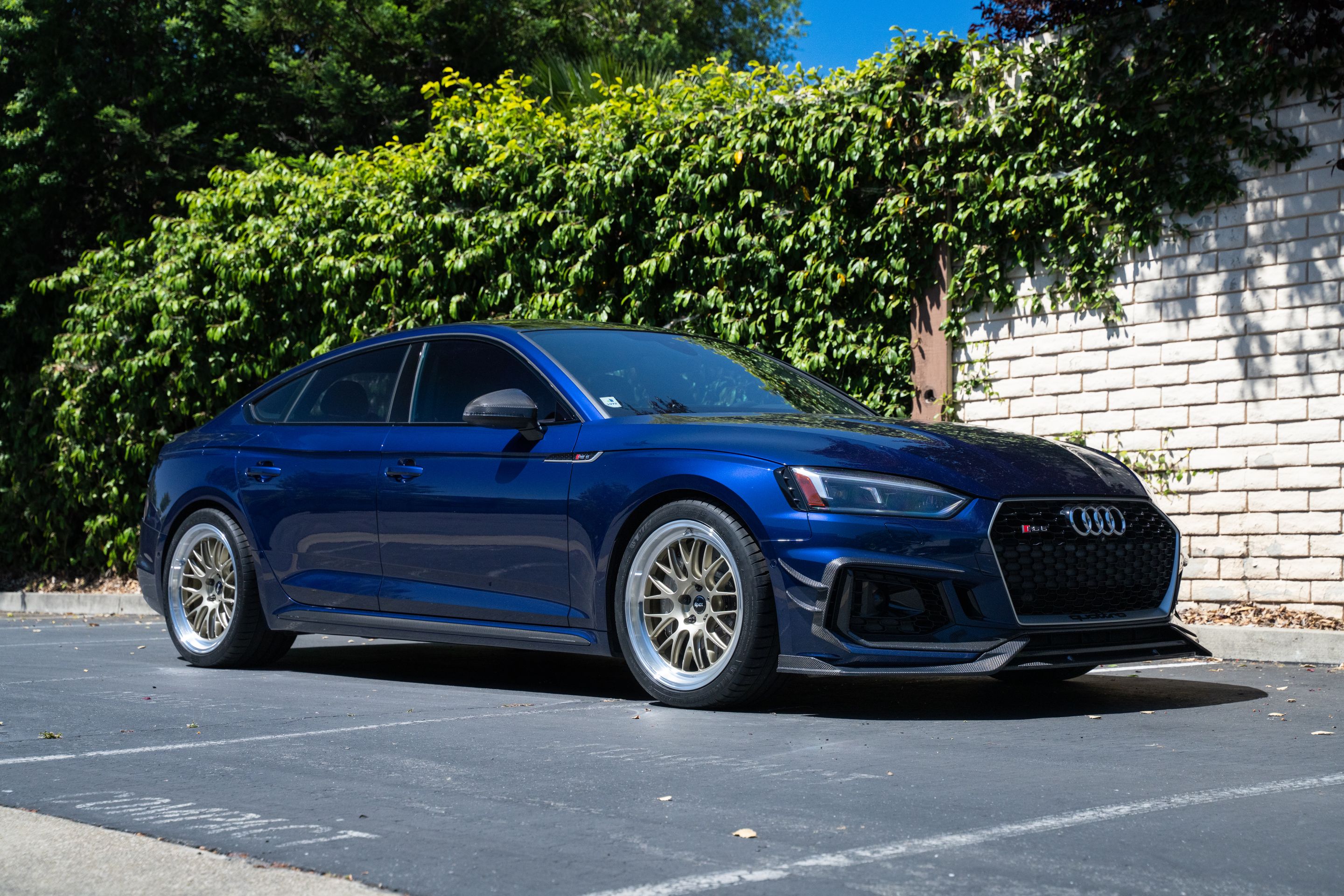 Blue Audi B9 RS 5 Sportback with 19" ML-10RT Apex wheels in Machined Lip Gloss Motorsport Gold