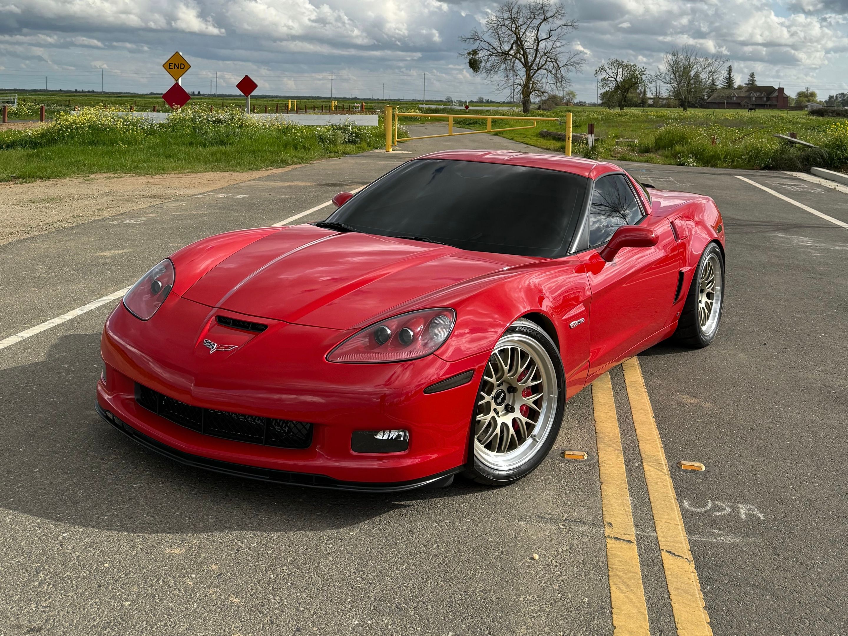 Red Chevrolet C6 Corvette Z06 with 19" ML-10RT Apex wheels in Machined Lip Gloss Motorsport Gold