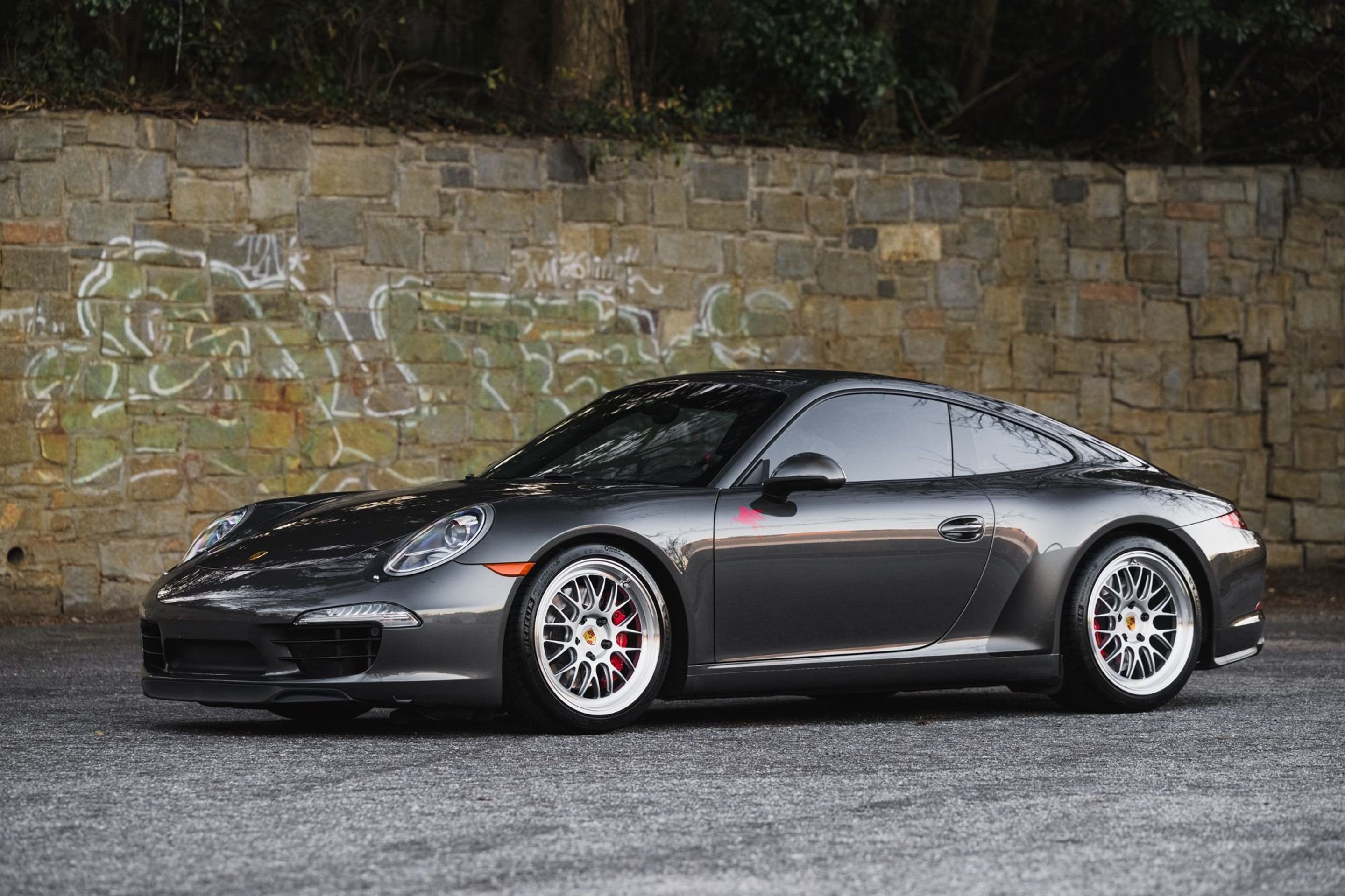 Grey Porsche 911 991.1 Carrera S with 19" ML-10RT Apex wheels in Machined Lip Race Silver