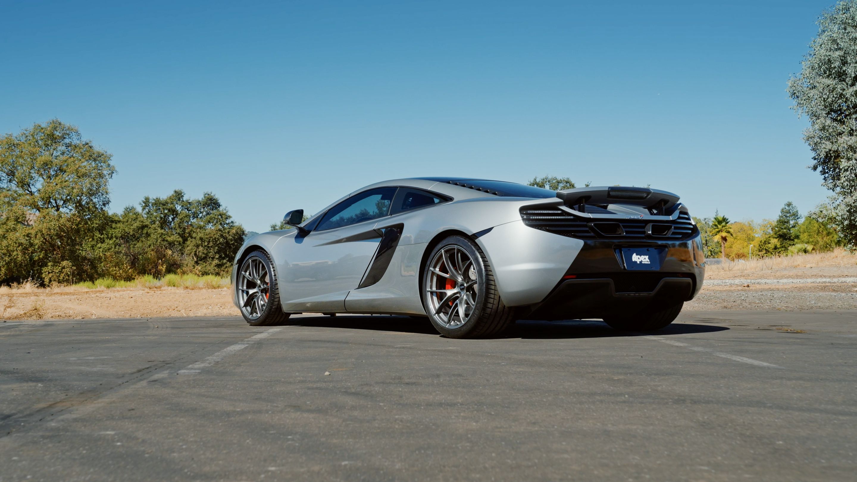 Silver McLaren MP4-12C with 19"/20" VS-5RS Apex wheels in Anthracite