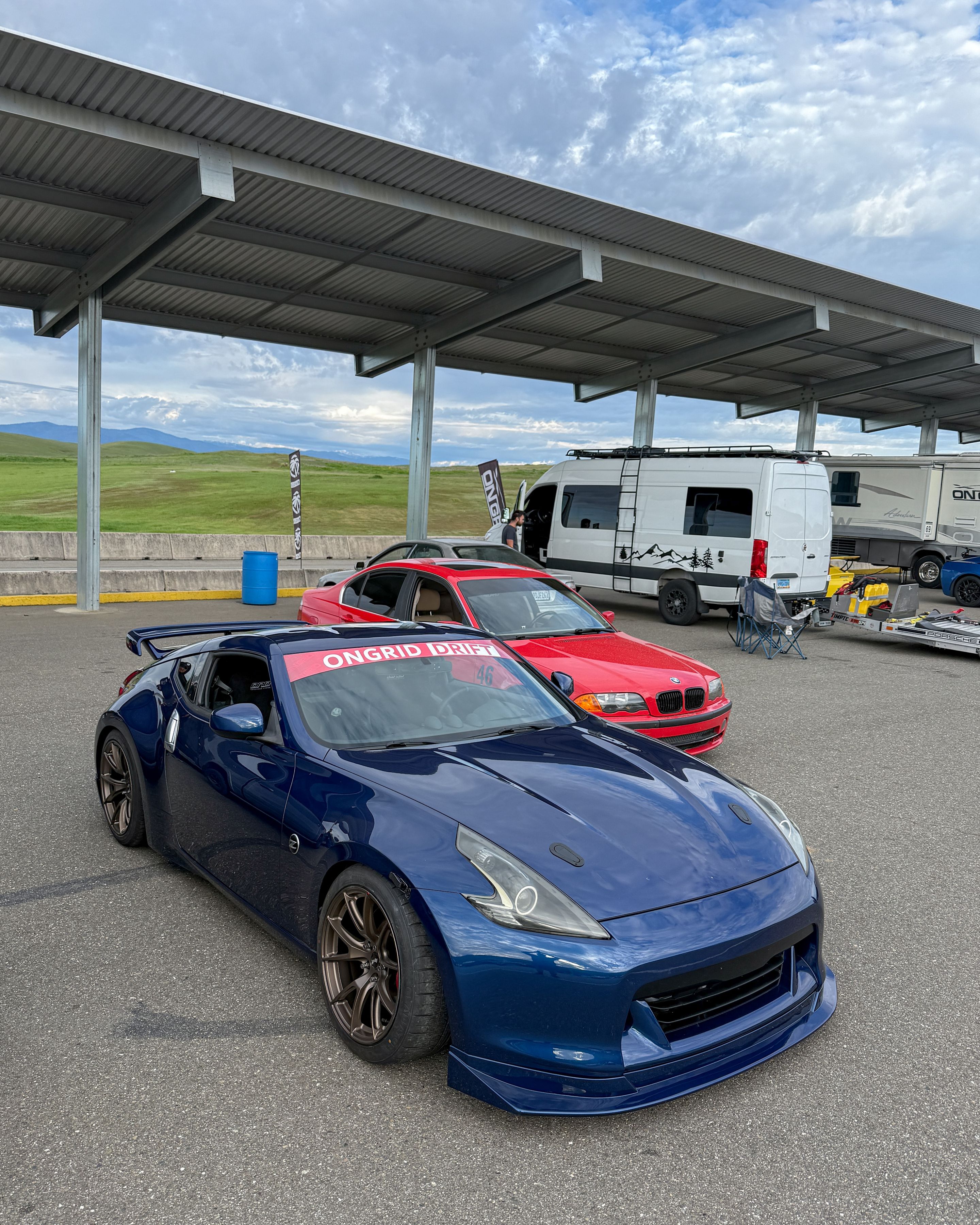 Blue Nissan 370Z with 18" VS-5 Apex wheels in Satin Bronze