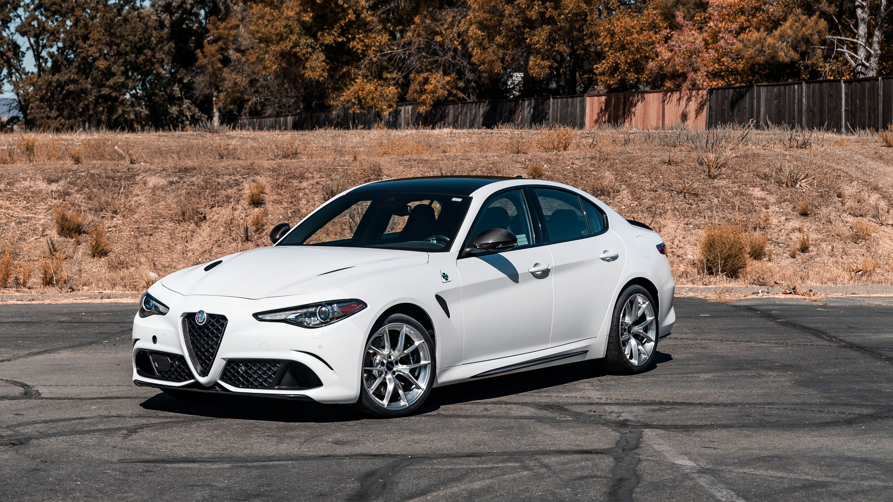 White Alfa Romeo Giulia Quadrifoglio with 19" VS-5RS Apex wheels in Brushed Clear