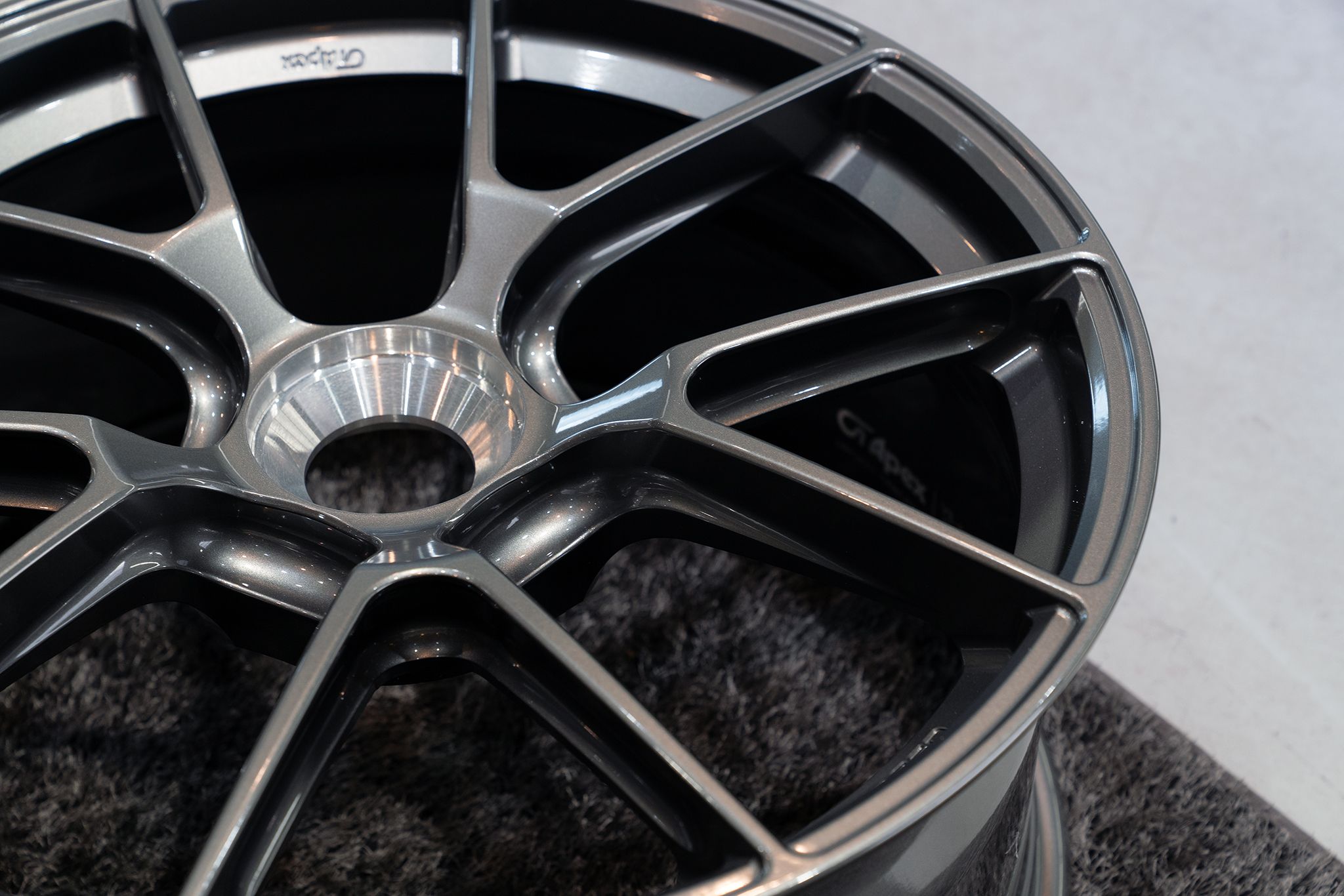 Grey Porsche 911 992.1 GT3 with 20"/21" VS-5RS Apex wheels in Anthracite