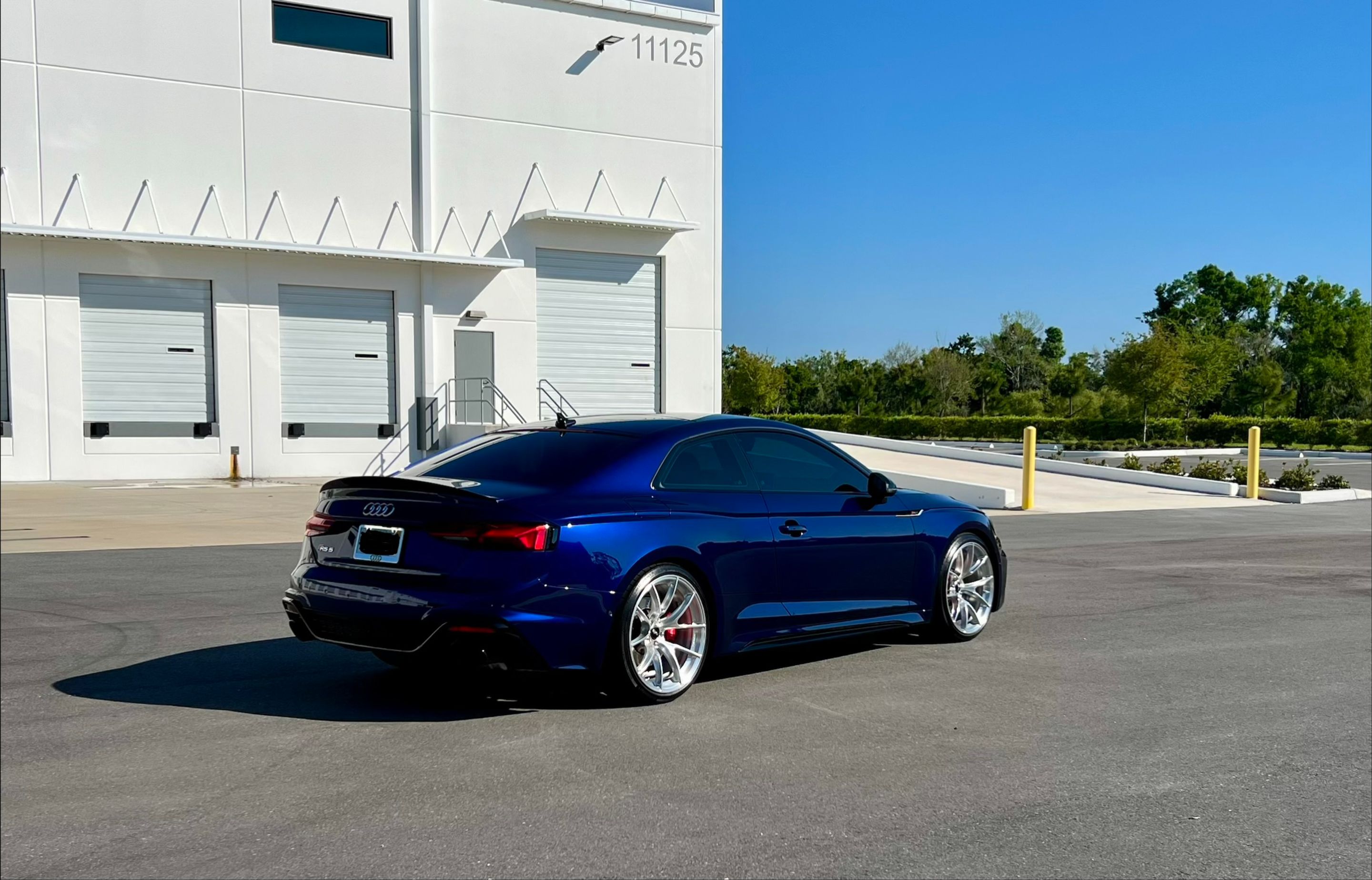 Blue Audi B9 RS 5 Coupe with 20" VS-5RS Apex wheels in Brushed Clear