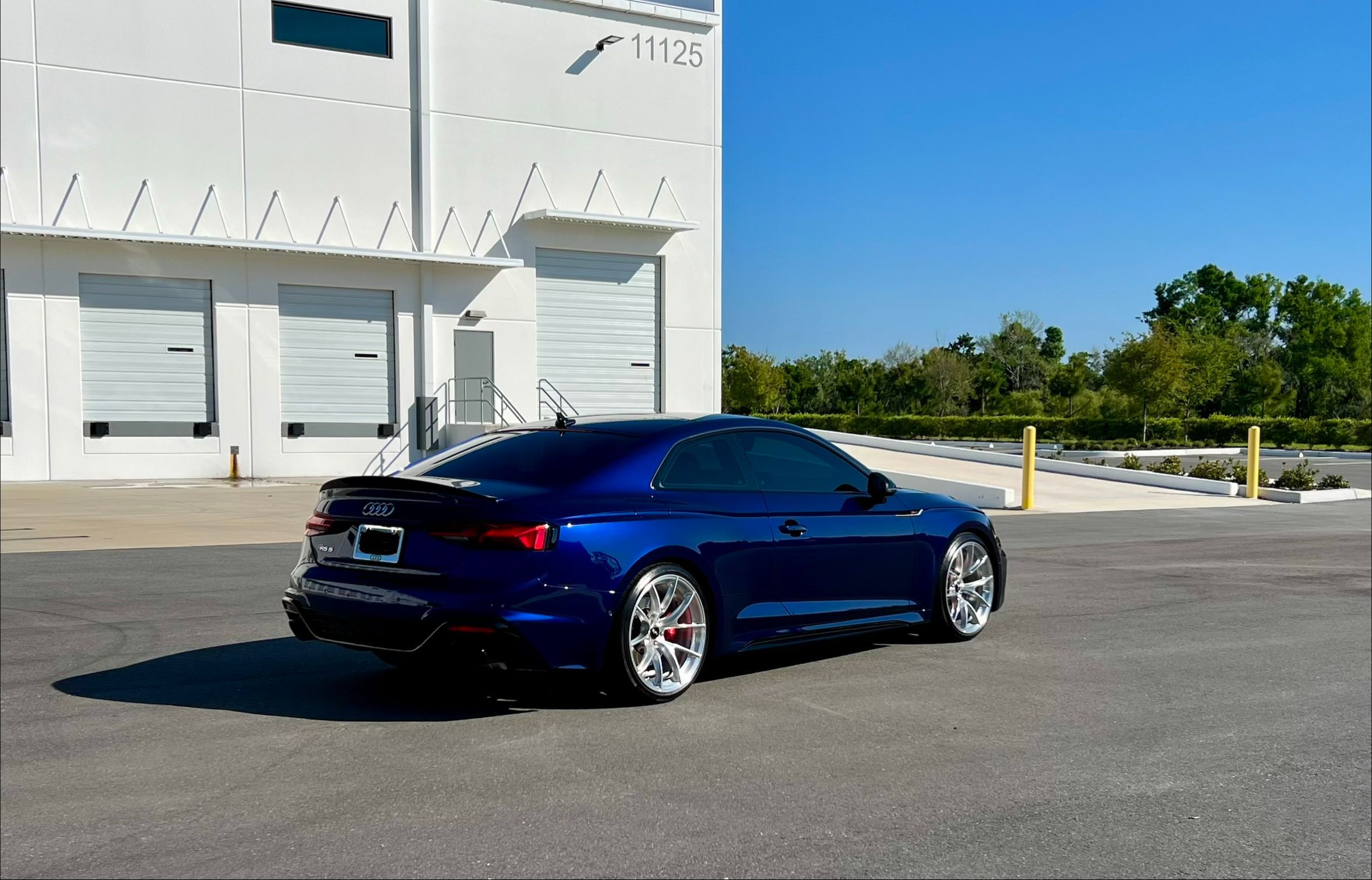 Blue Audi B9 RS 5 Coupe with 20" VS-5RS Apex wheels in Brushed Clear
