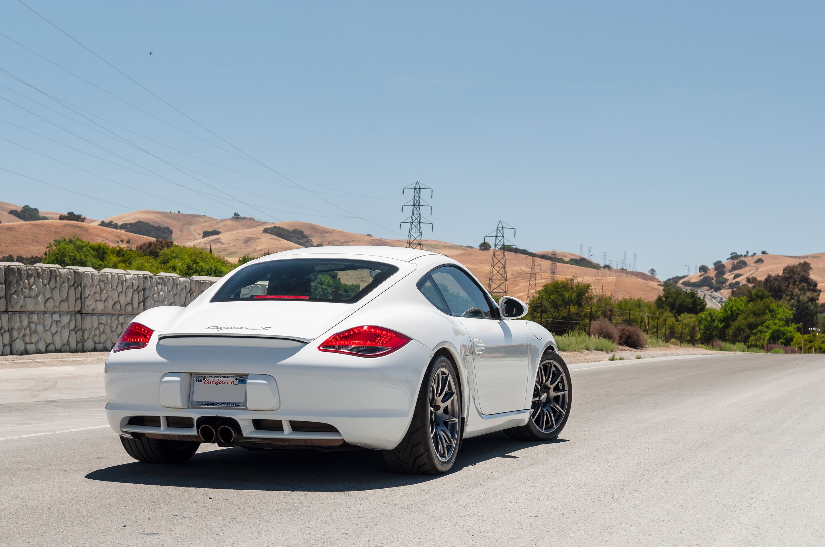 White Porsche 987 Cayman S with 18" SM-10 Apex wheels in Anthracite