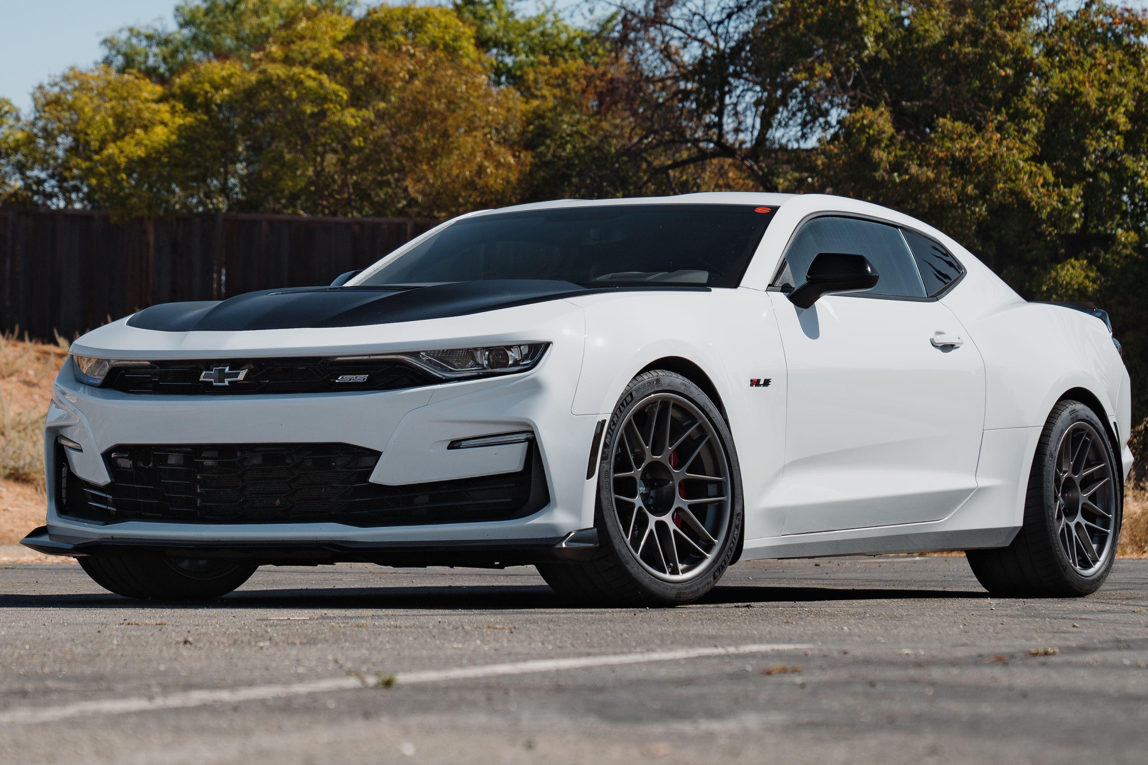 White Chevrolet Camaro - ARC-8 in Anthracite