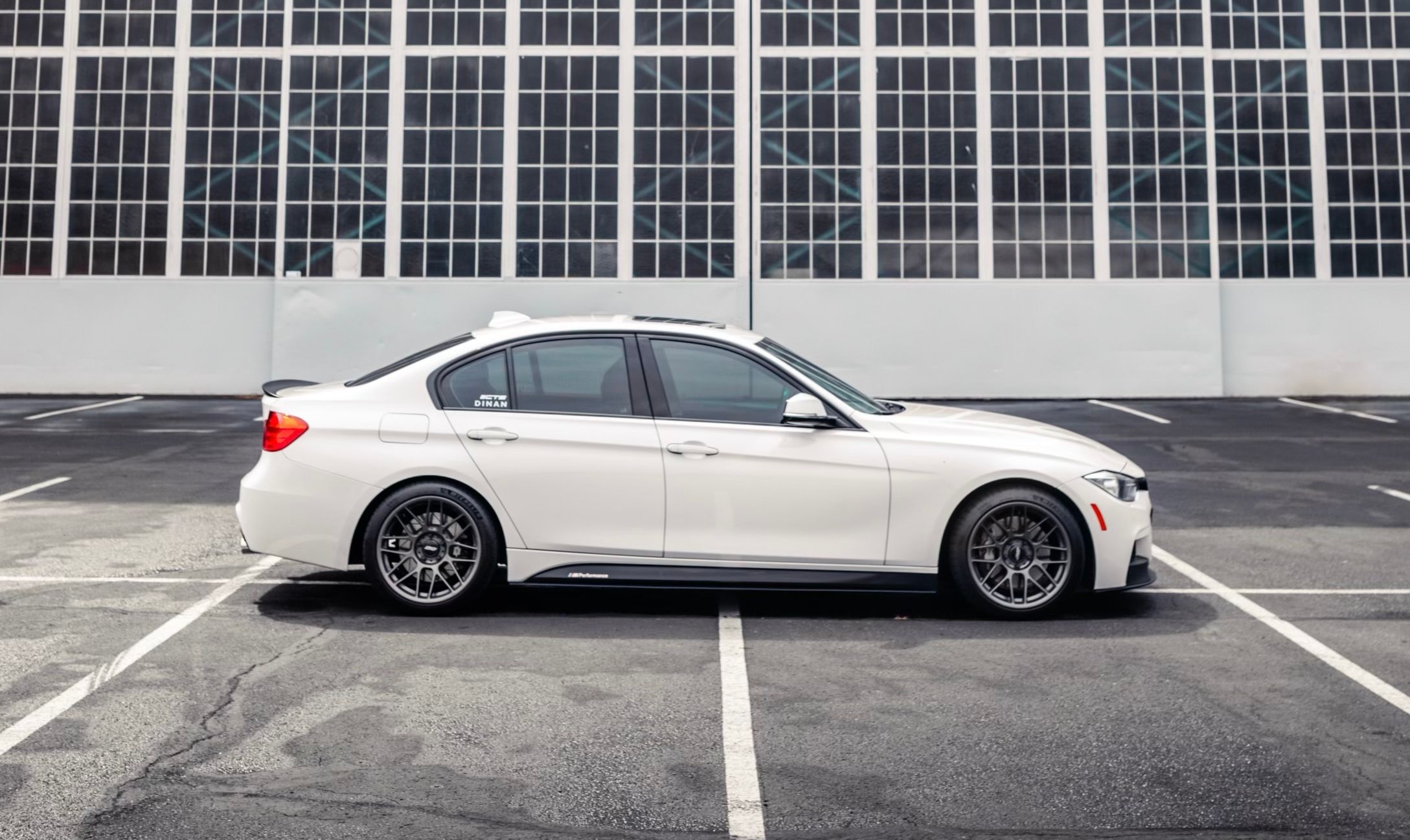 White BMW F30 Sedan 3 Series with 18" ARC-8 Apex wheels in Anthracite