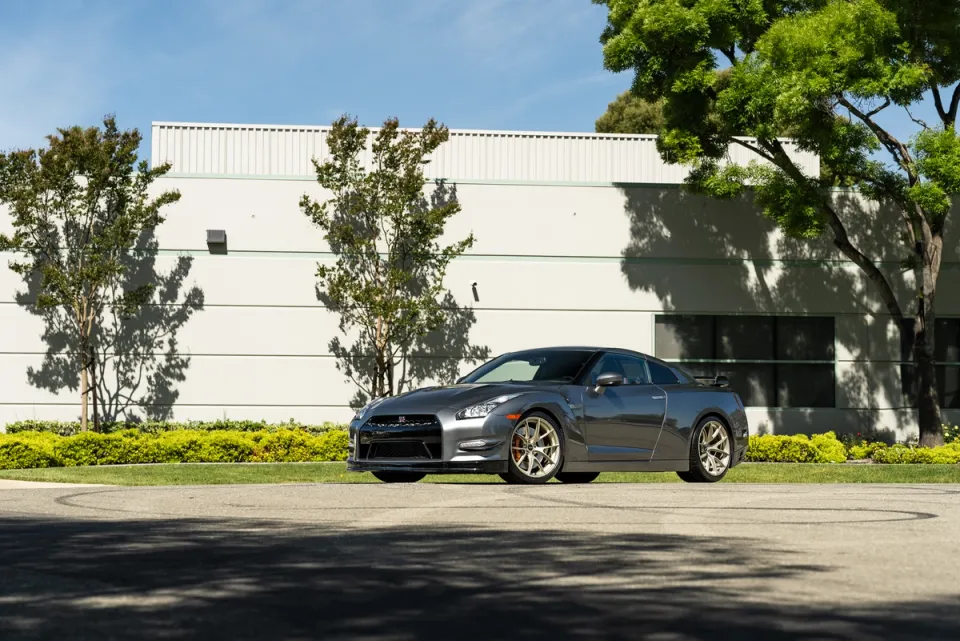 Nissan R35 GT-R Base with 20