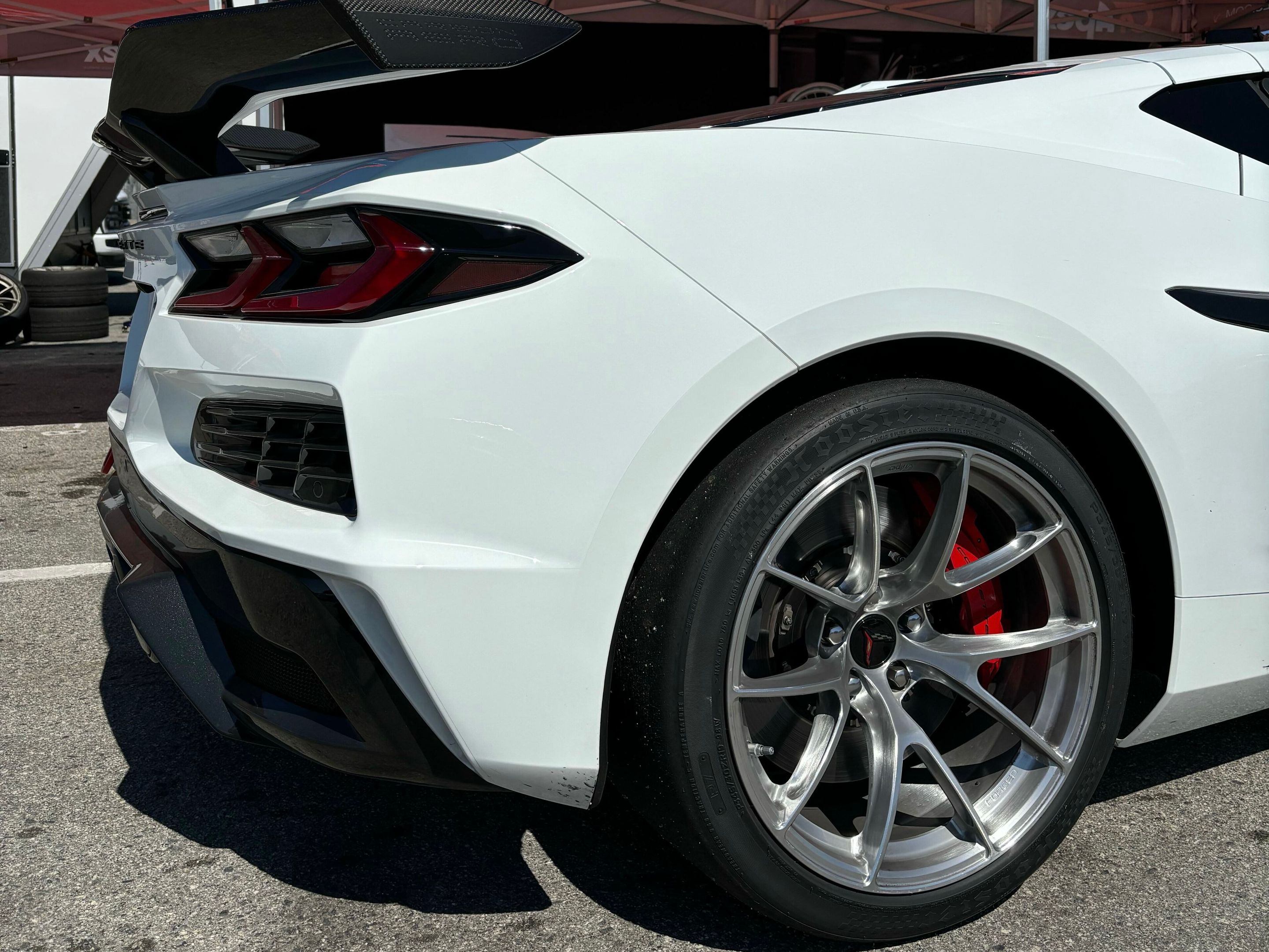 White Chevrolet C8 Corvette Z06 with 19" VS-5RS Apex wheels in Brushed Clear