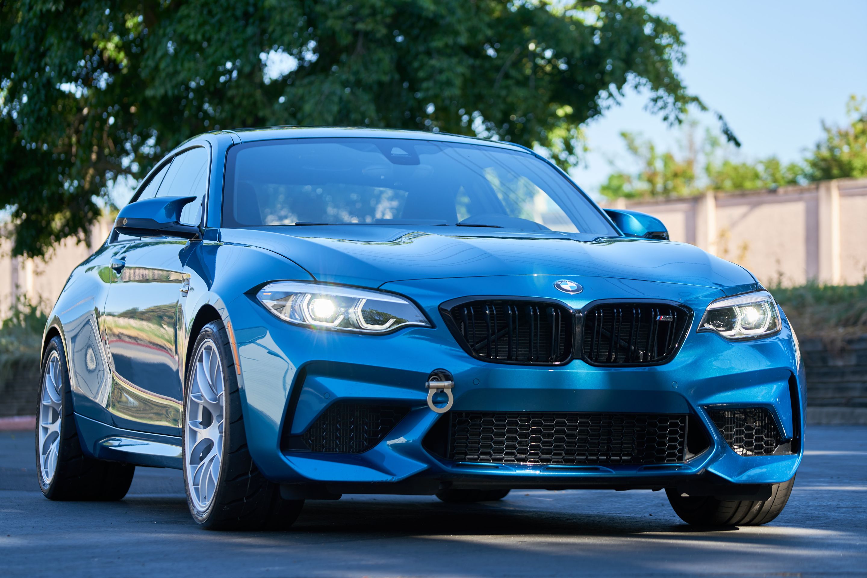 Blue BMW F87 M2 with 19" EC-7 Apex wheels in Race Silver