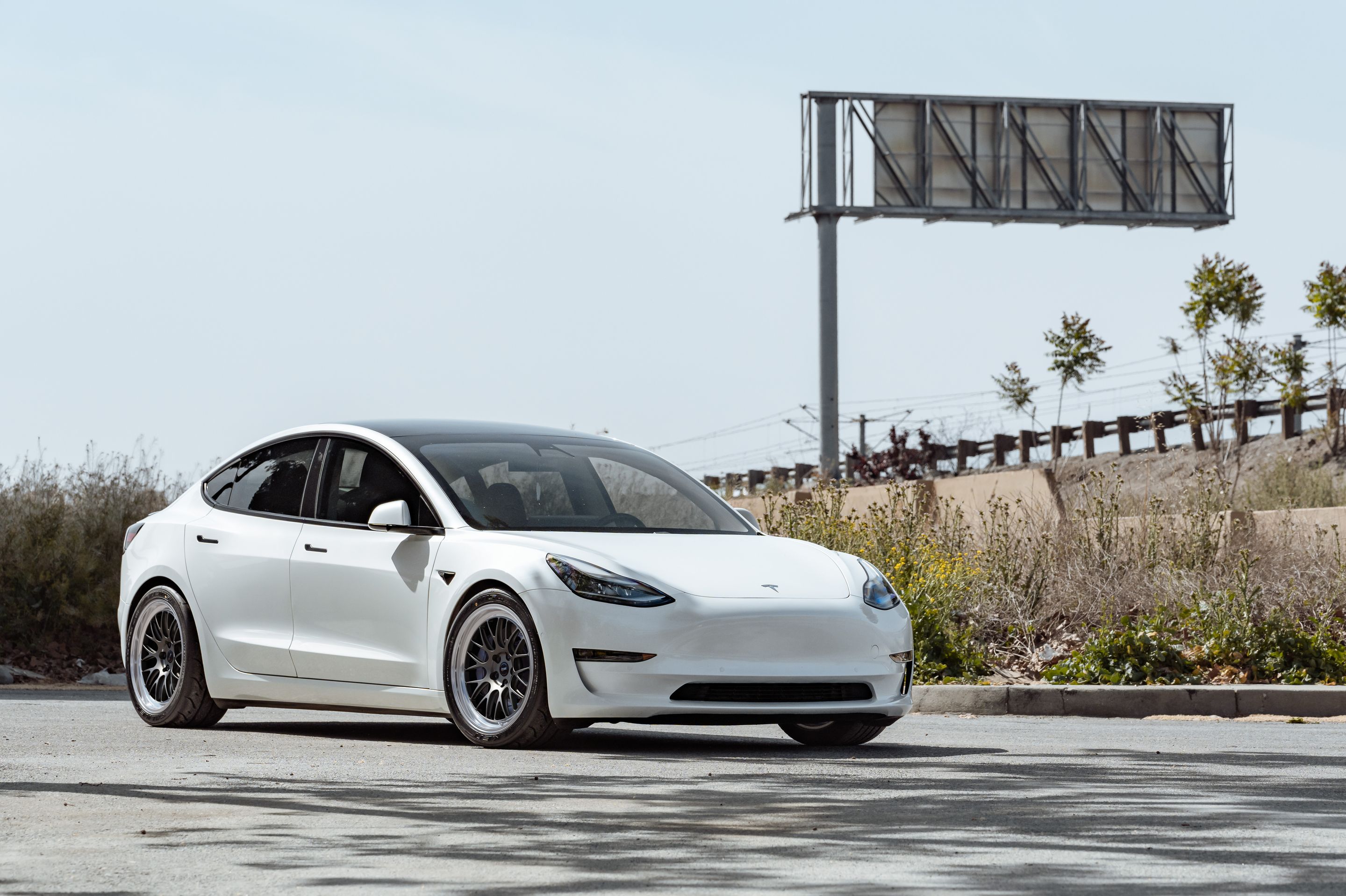 White Tesla Model 3 with 19" ML-10RT Apex wheels in Machined Lip Anthracite