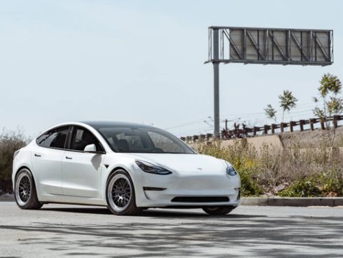 White Tesla Model 3 - ML-10RT in Machined Lip Anthracite