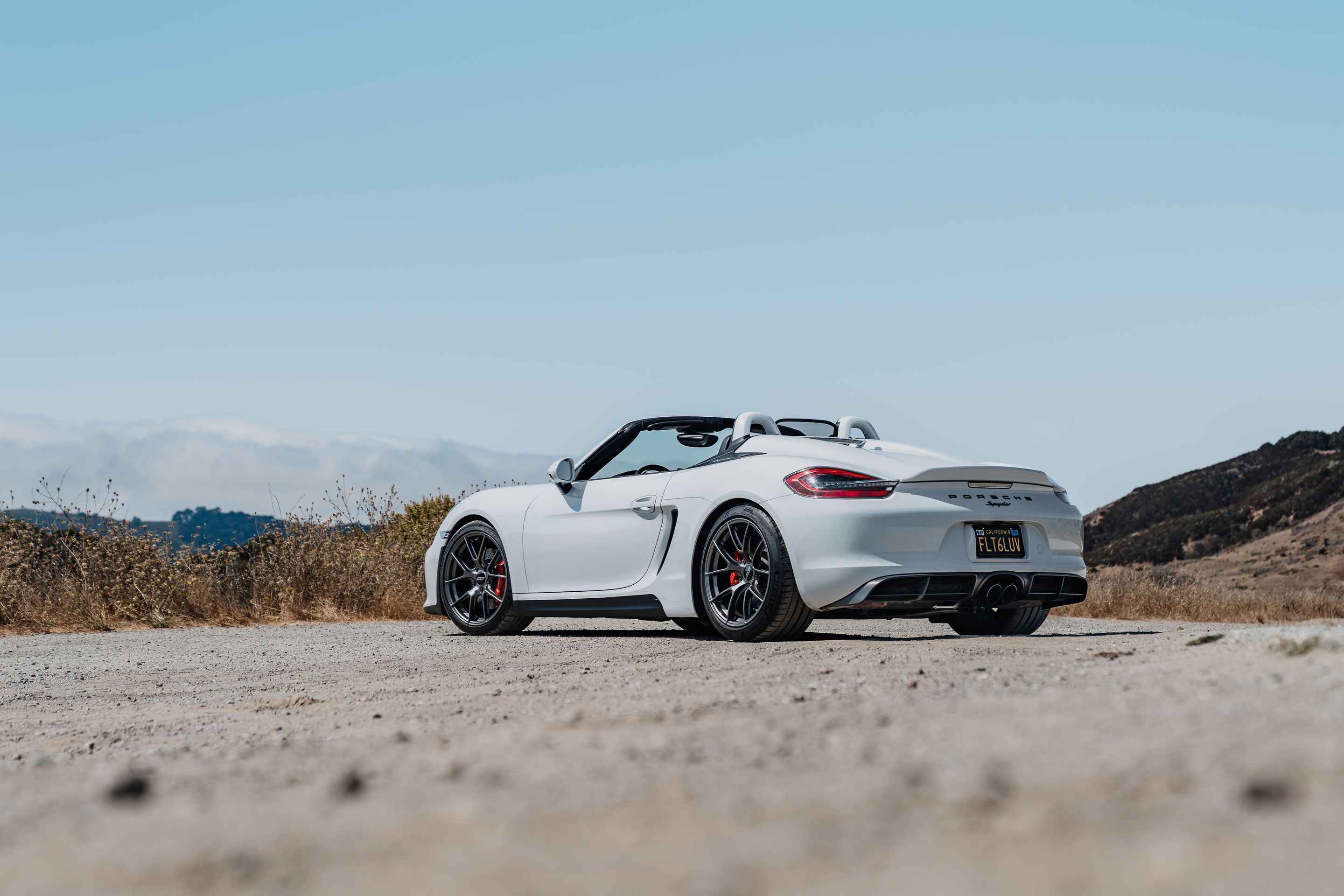 White Porsche 981 Spyder with 19" VS-5RS Apex wheels in Anthracite