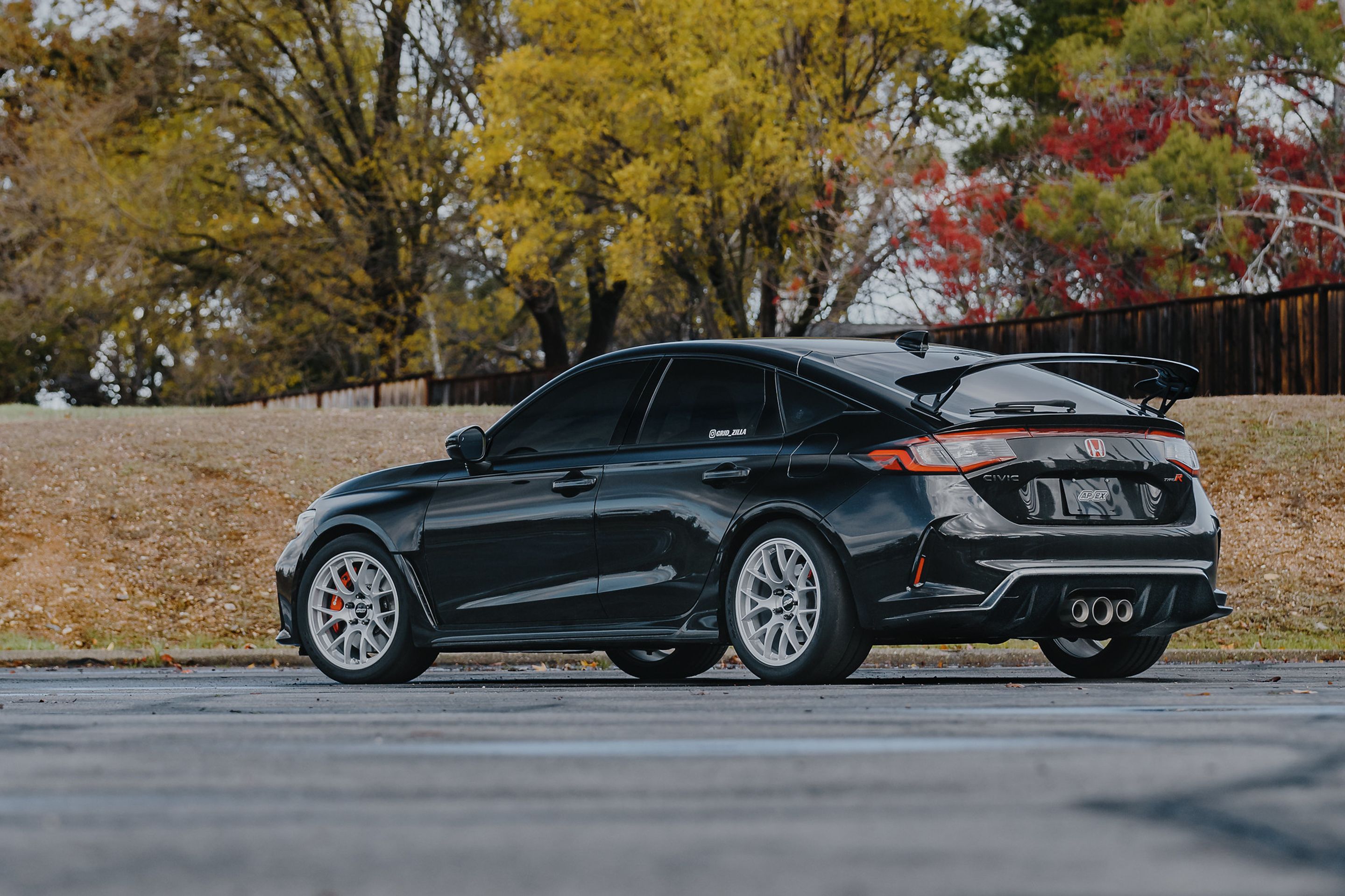 Black Honda FL5 Civic Type-R with 18" EC-7 Apex wheels in Race Silver
